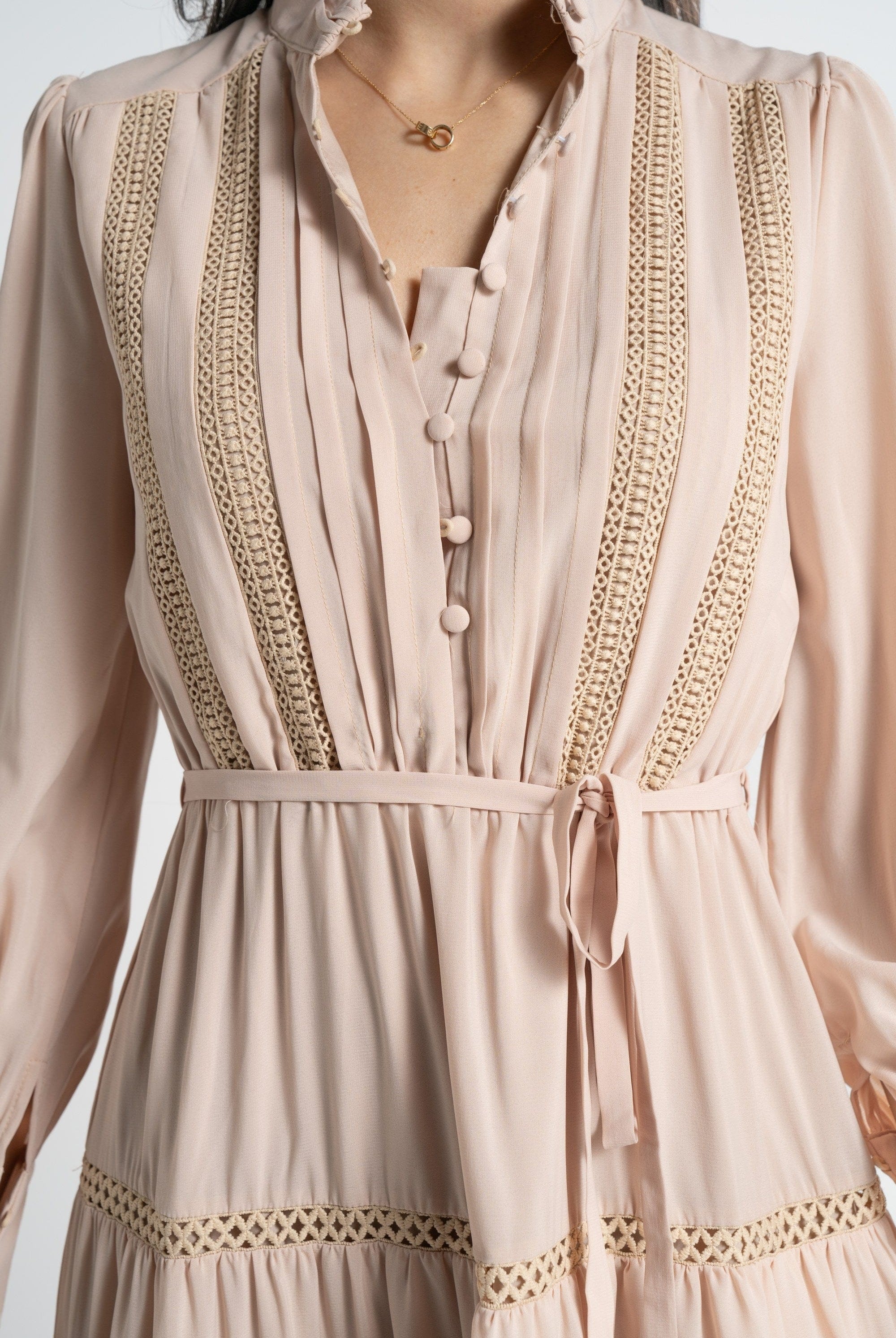 نتشي فستان ماكسي بأكمام طويلة بأزرار أمامية بربطة خصر نسائي