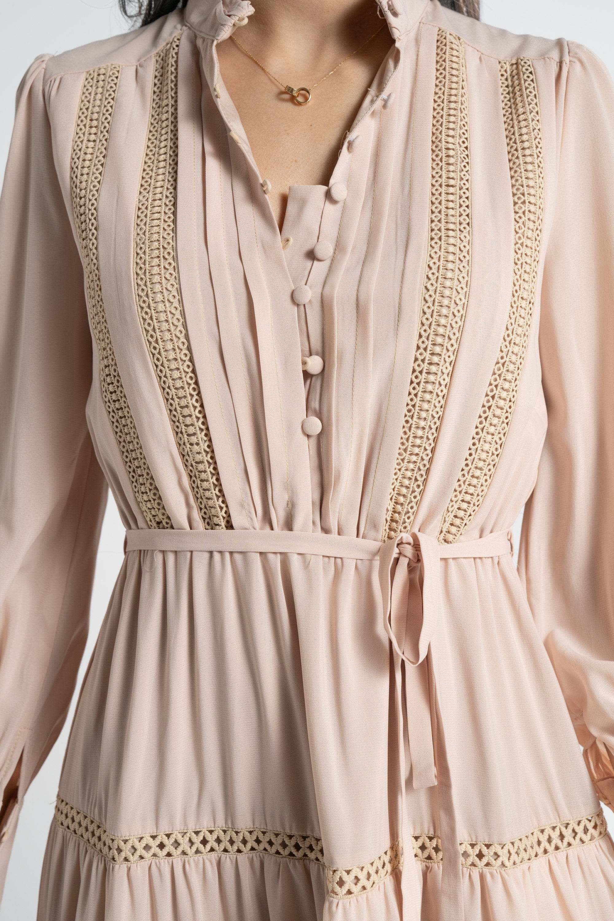 نتشي فستان ماكسي بأكمام طويلة بأزرار أمامية بربطة خصر نسائي