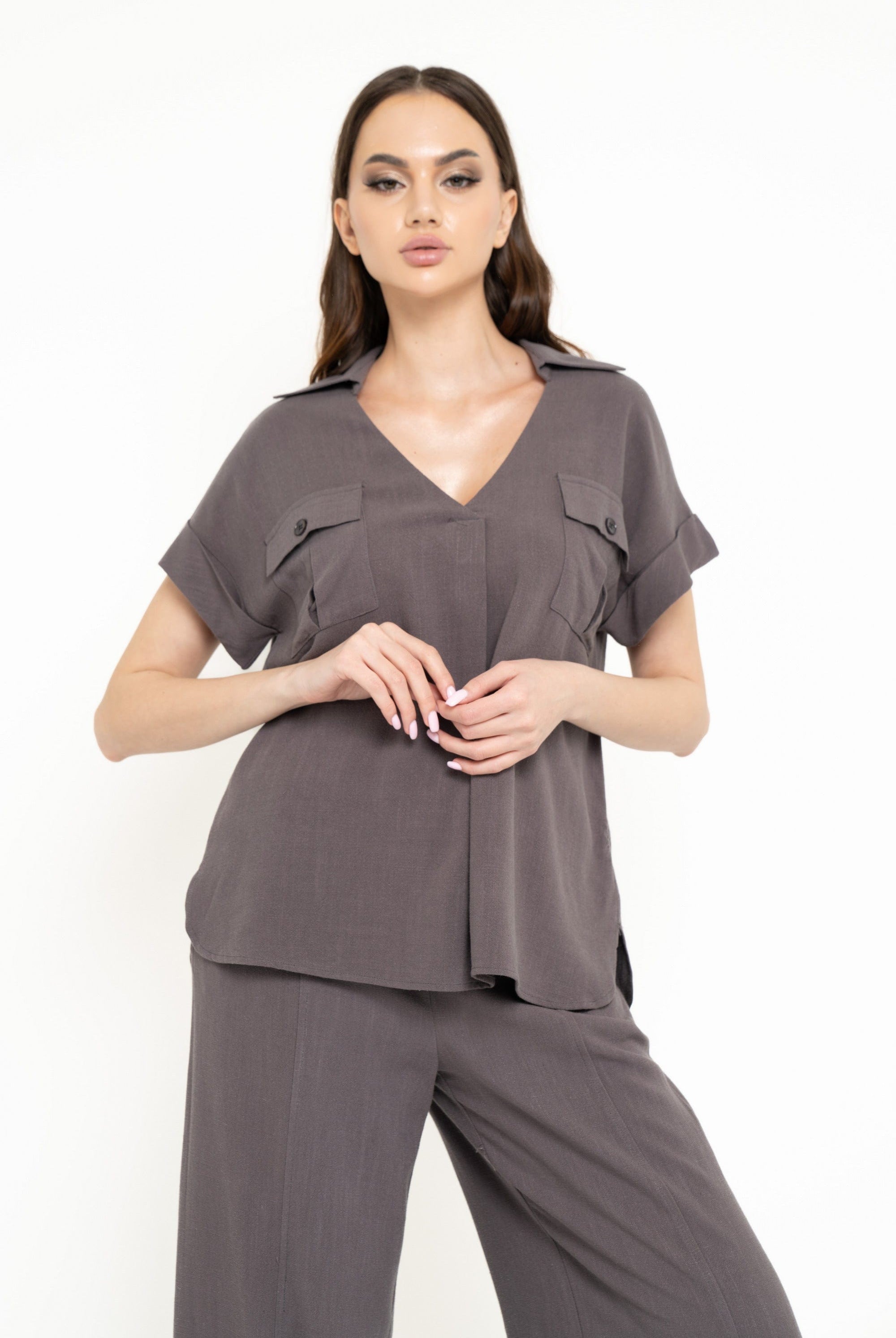 نتشي بلوزة سادة بفتحة V نص كم واسع نسائي