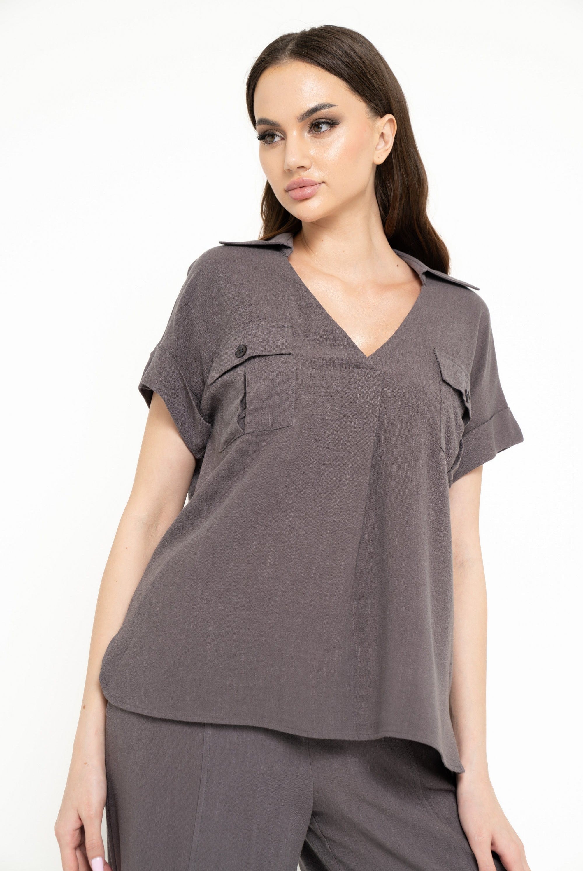 نتشي بلوزة سادة بفتحة V نص كم واسع نسائي