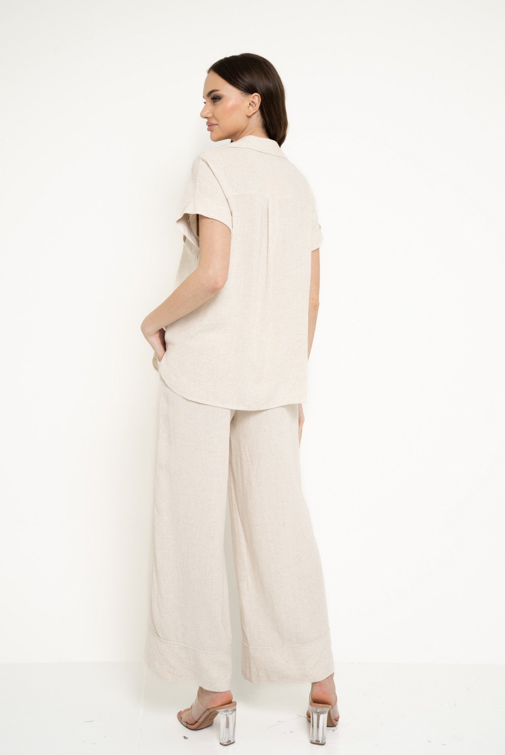 نتشي بلوزة سادة بفتحة V نص كم واسع نسائي