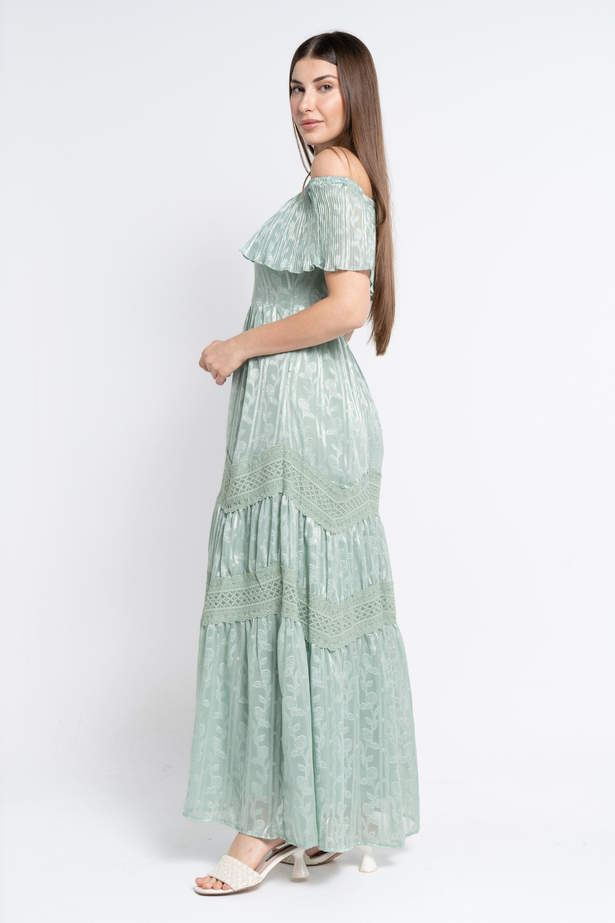 نتشي فستان ماكسي بأكمام قصيرة اوف شولدر مطرز