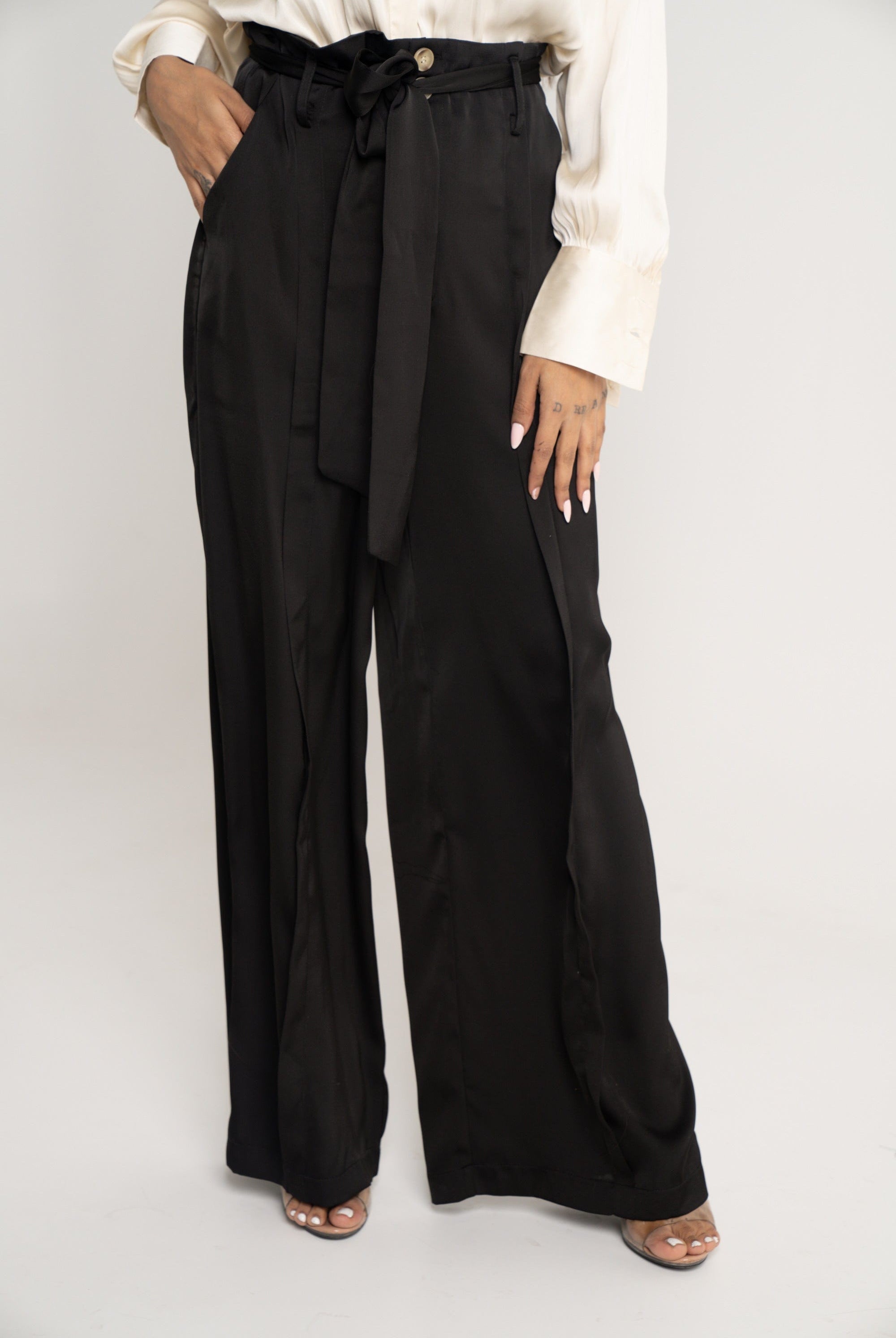 نتشي بنطلون سادة خصر مرتفع بزرار ورباط طويل