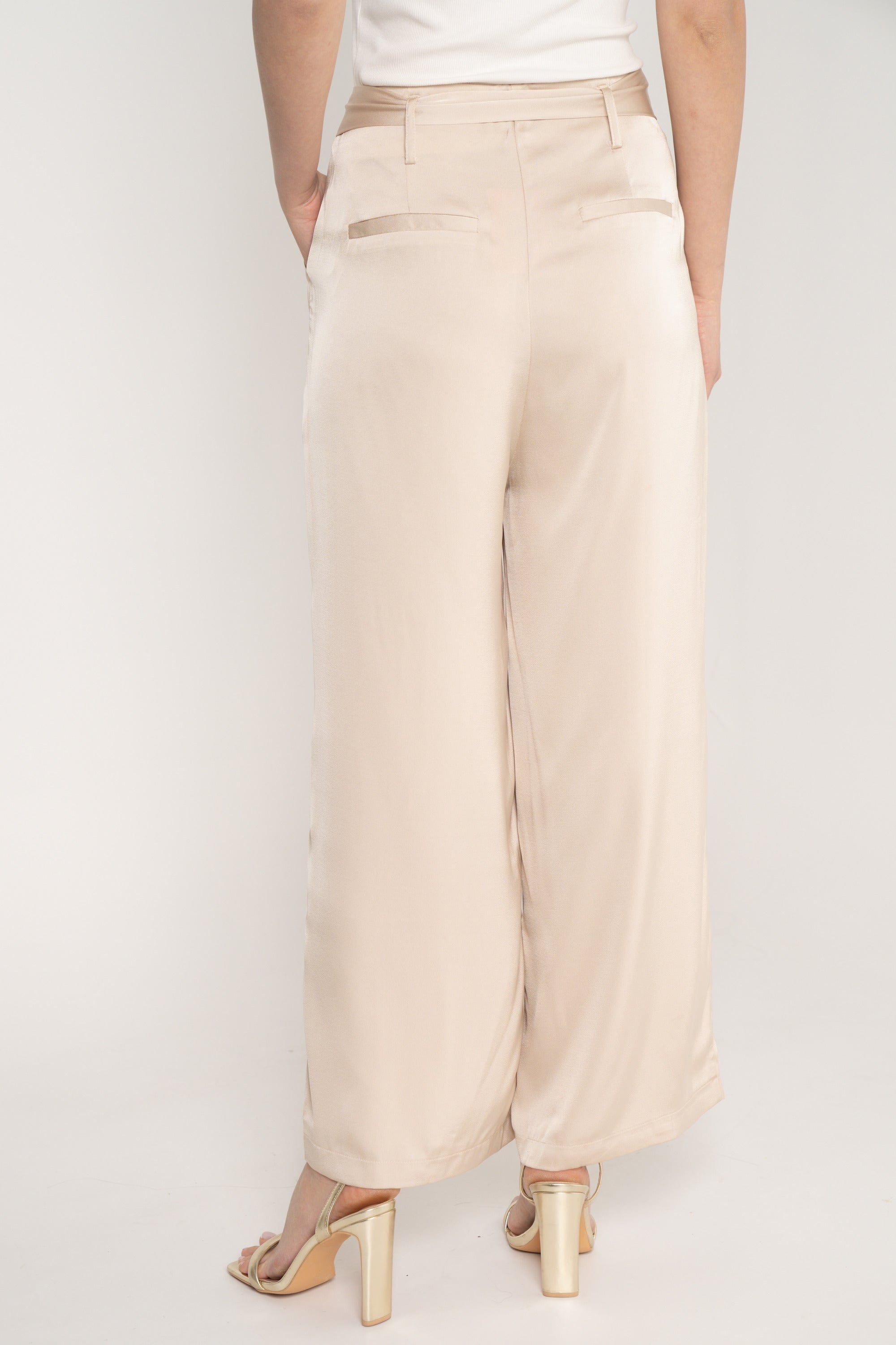 نتشي بنطلون سادة خصر مرتفع بزرار ورباط طويل