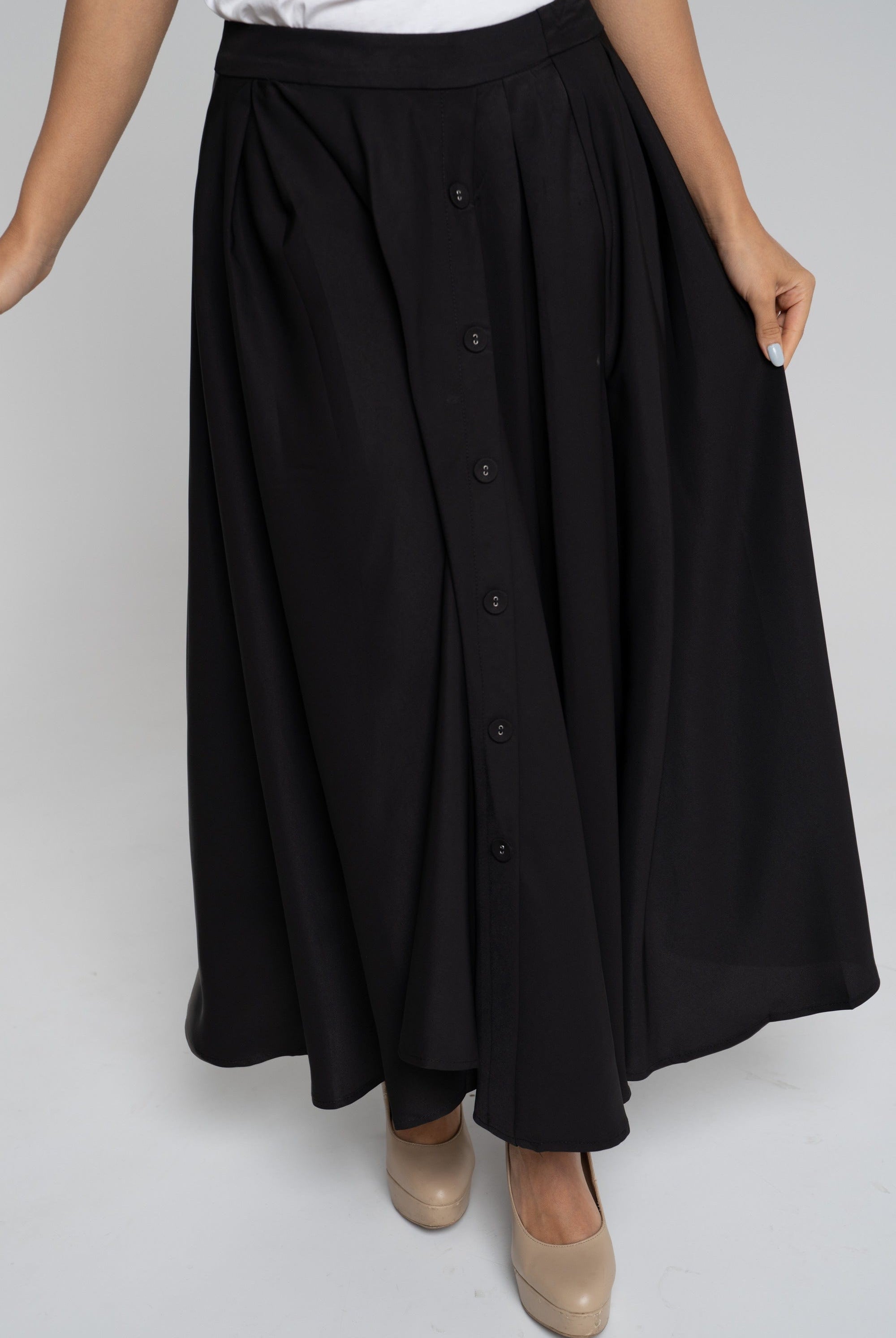 نتشي تنورة ميدي بأزرار أمامية