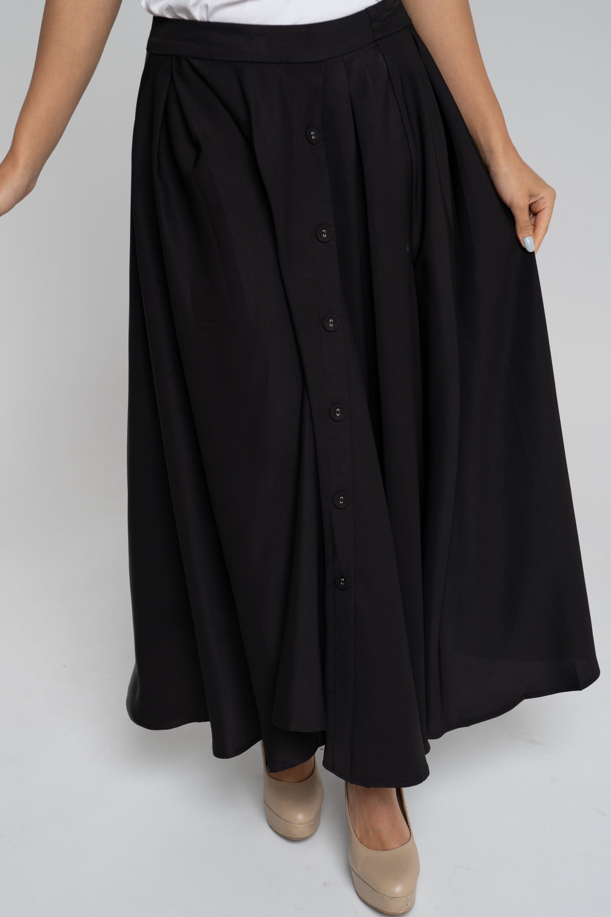 نتشي تنورة ميدي بأزرار أمامية