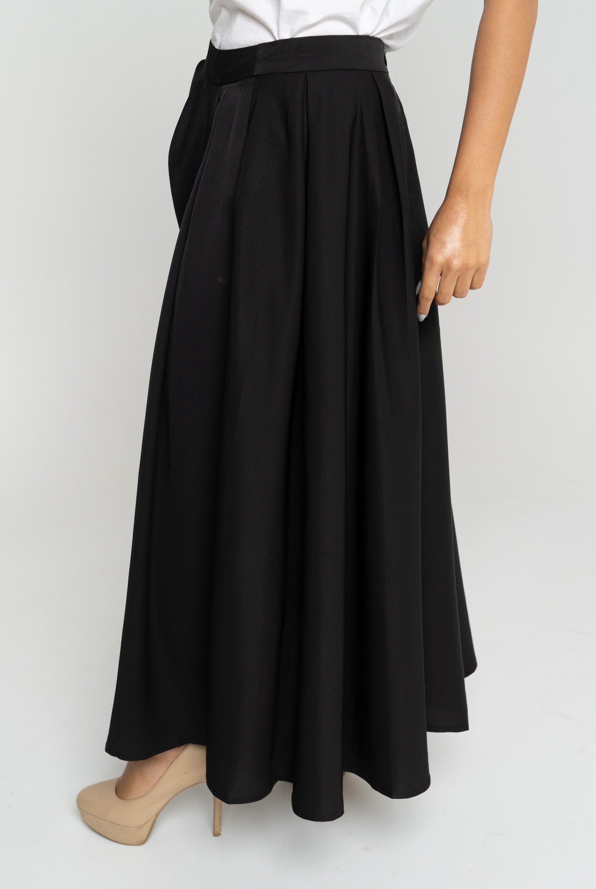 نتشي تنورة ميدي بأزرار أمامية