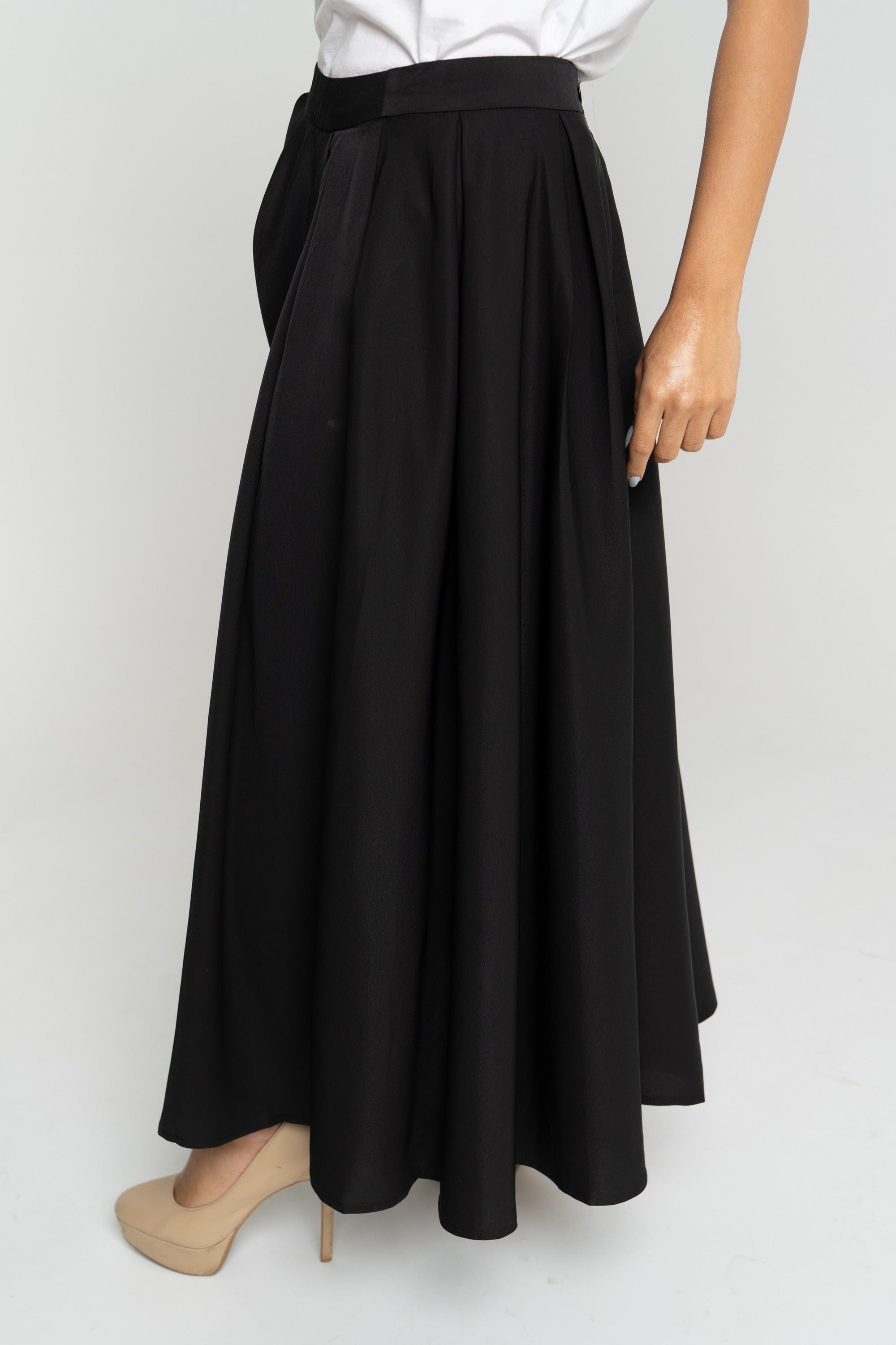 نتشي تنورة ميدي بأزرار أمامية