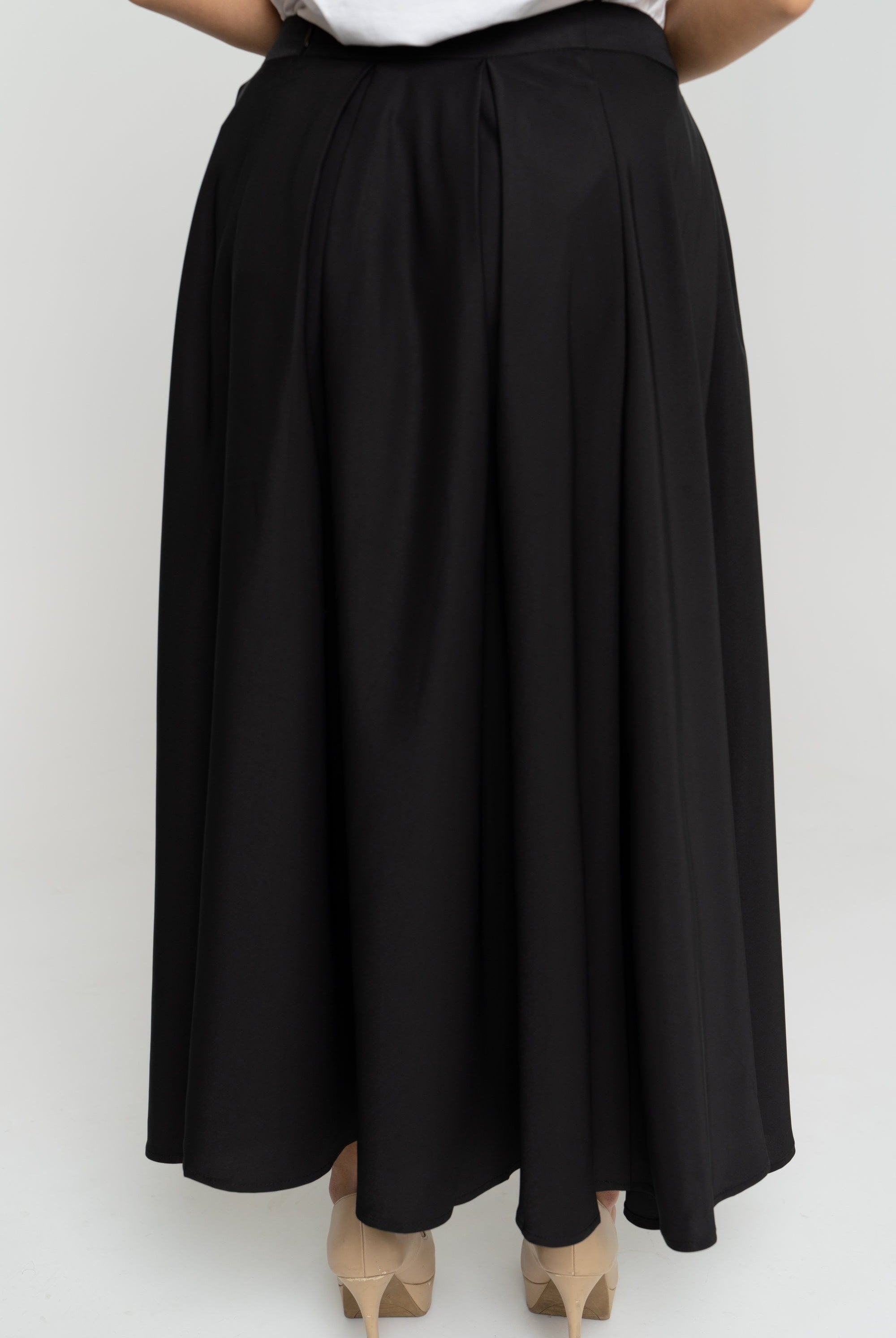 نتشي تنورة ميدي بأزرار أمامية