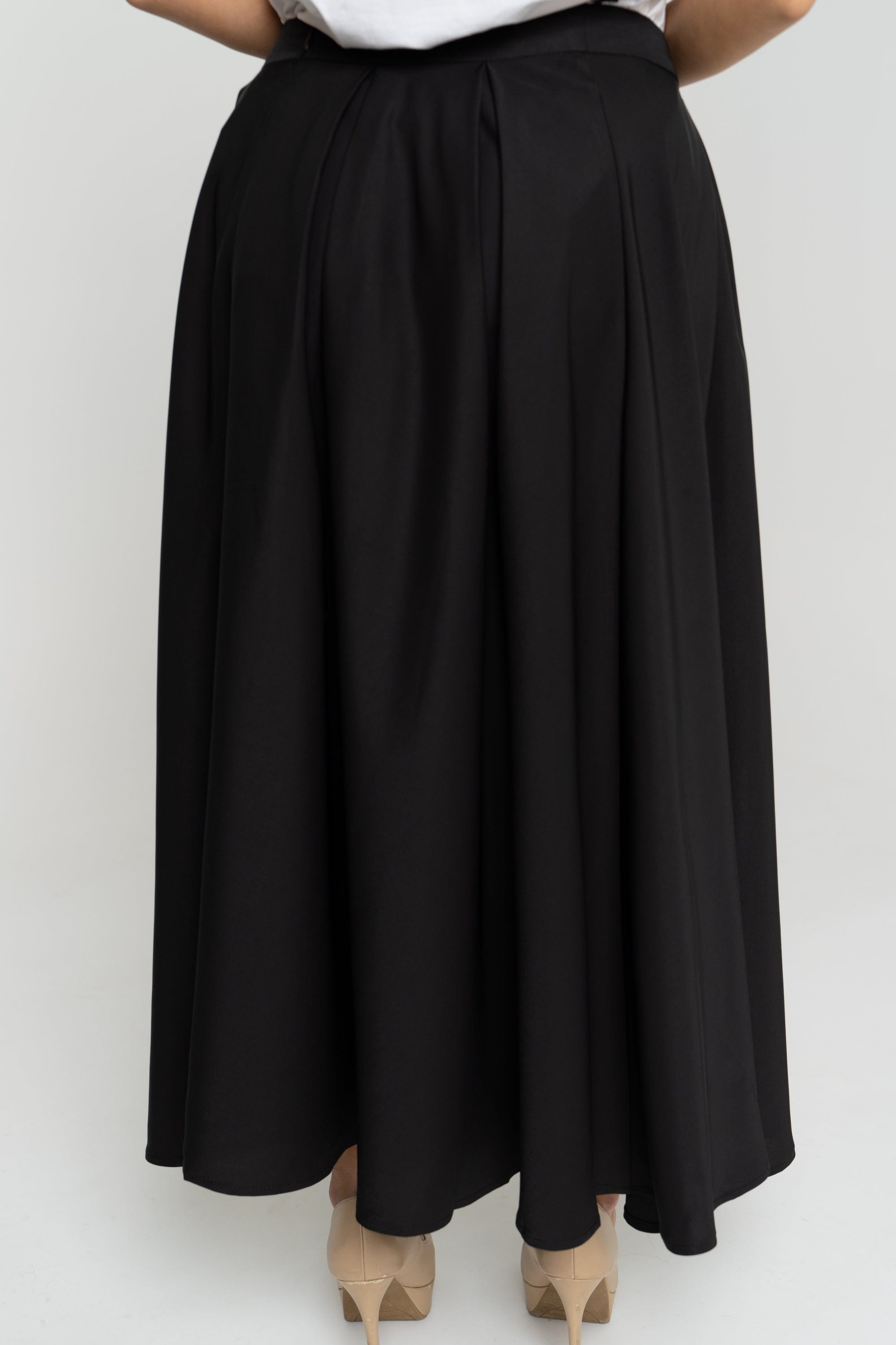 نتشي تنورة ميدي بأزرار أمامية