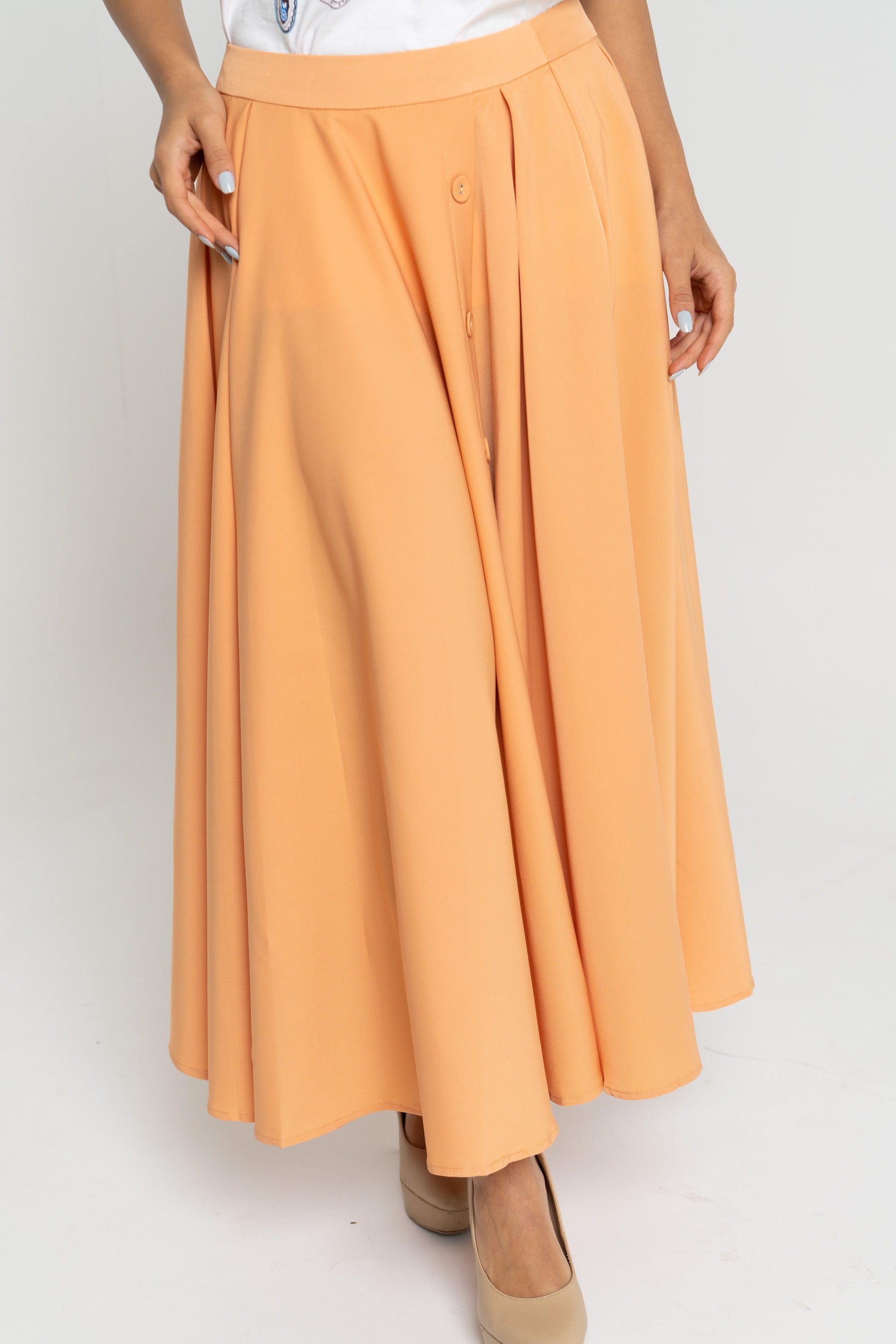 نتشي تنورة ميدي بأزرار أمامية