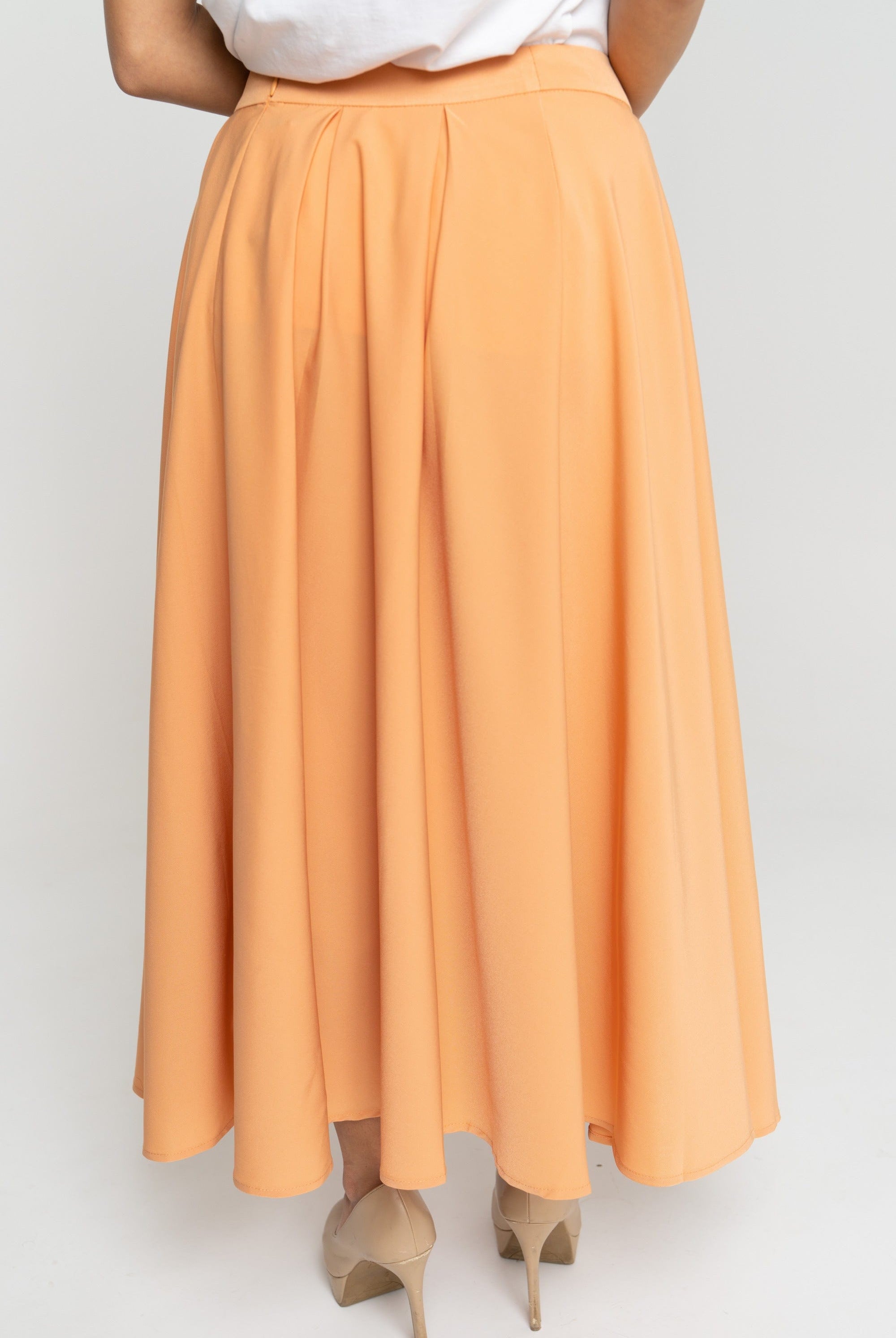 نتشي تنورة ميدي بأزرار أمامية