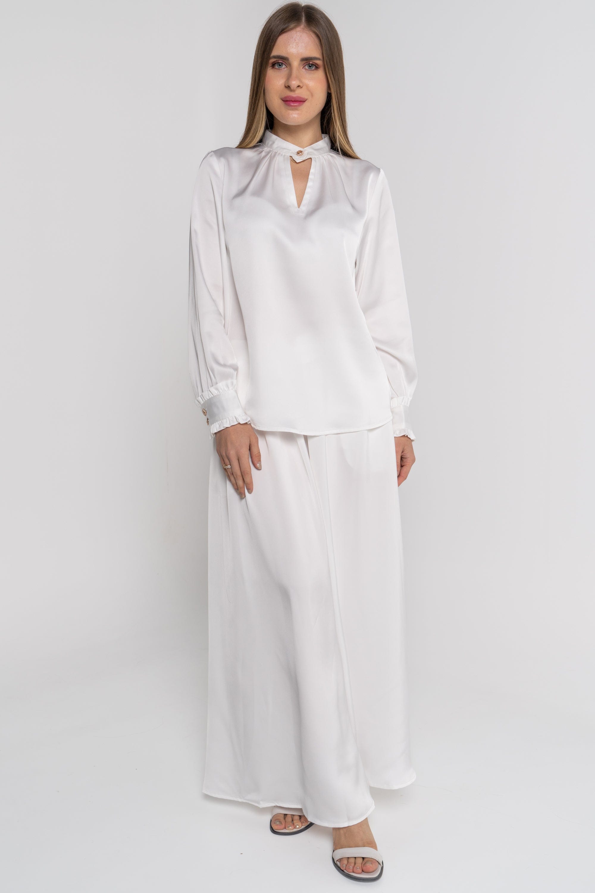 نتشي بلوزة سادة بفتحة صدر V بأكمام طويلة بأساور أزرار