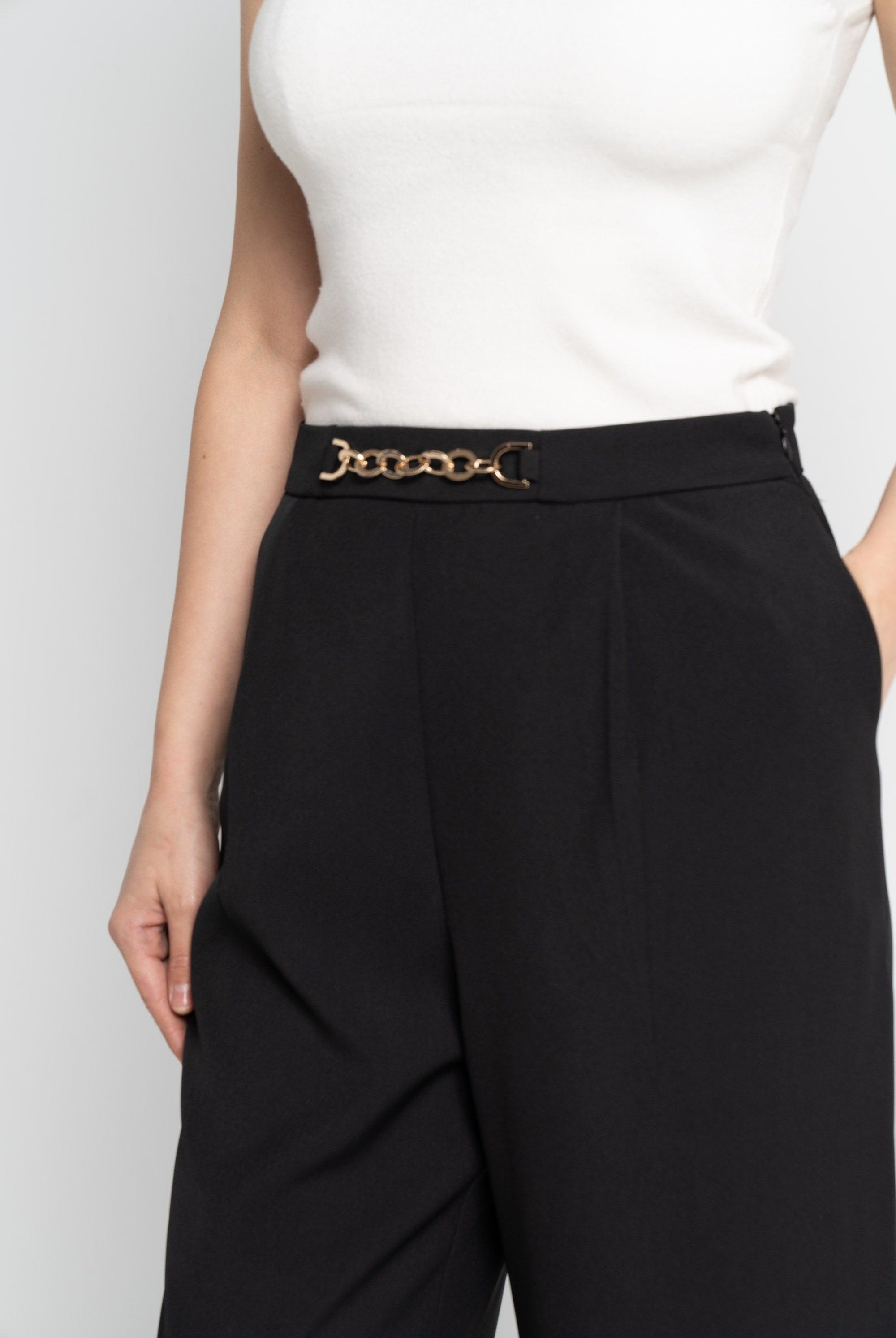 نتشي بنطلون طويل واسع مزين بسلسلة أمامية نسائي