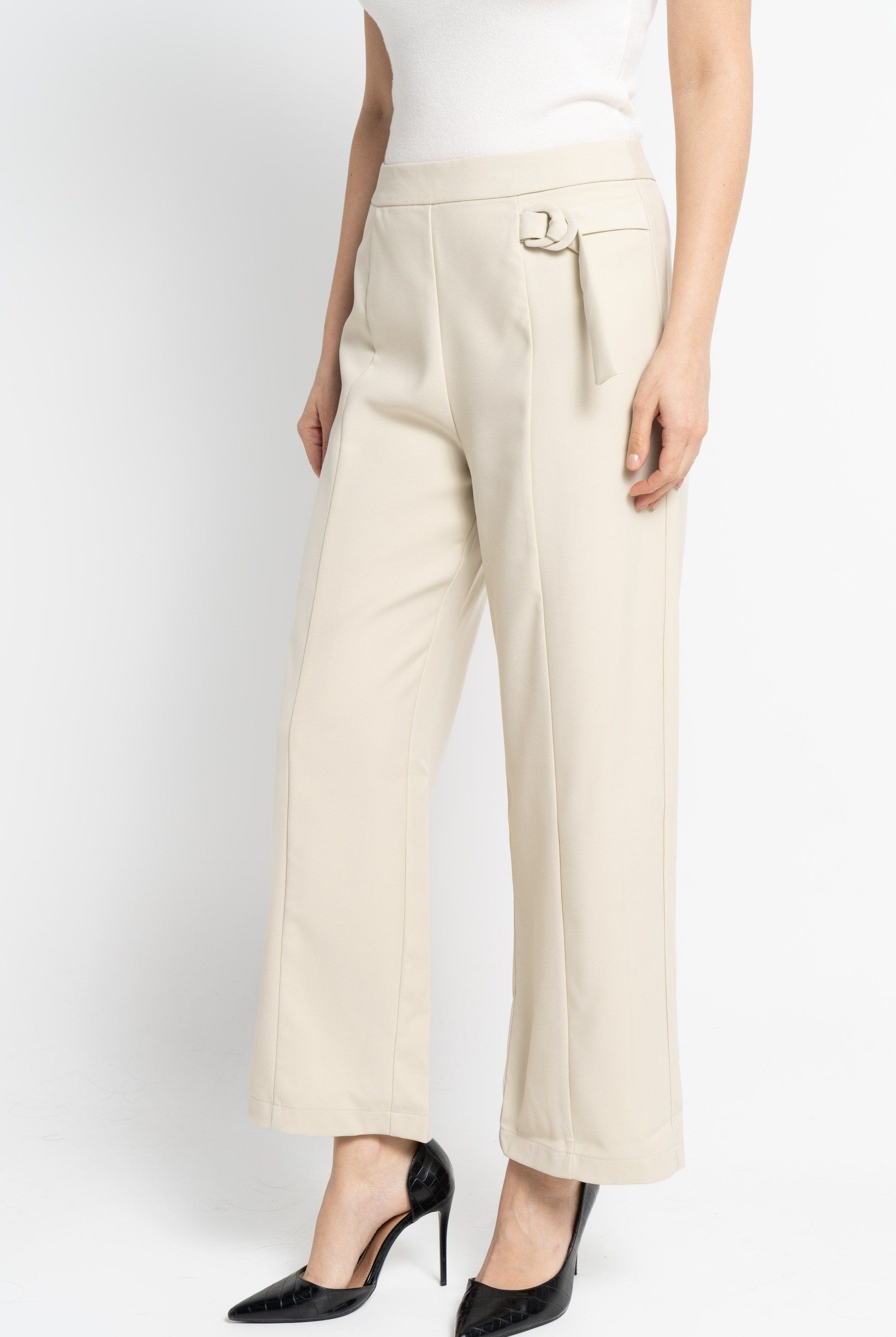 نتشي بنطلون طويل واسع برباطين جانبيين نسائي