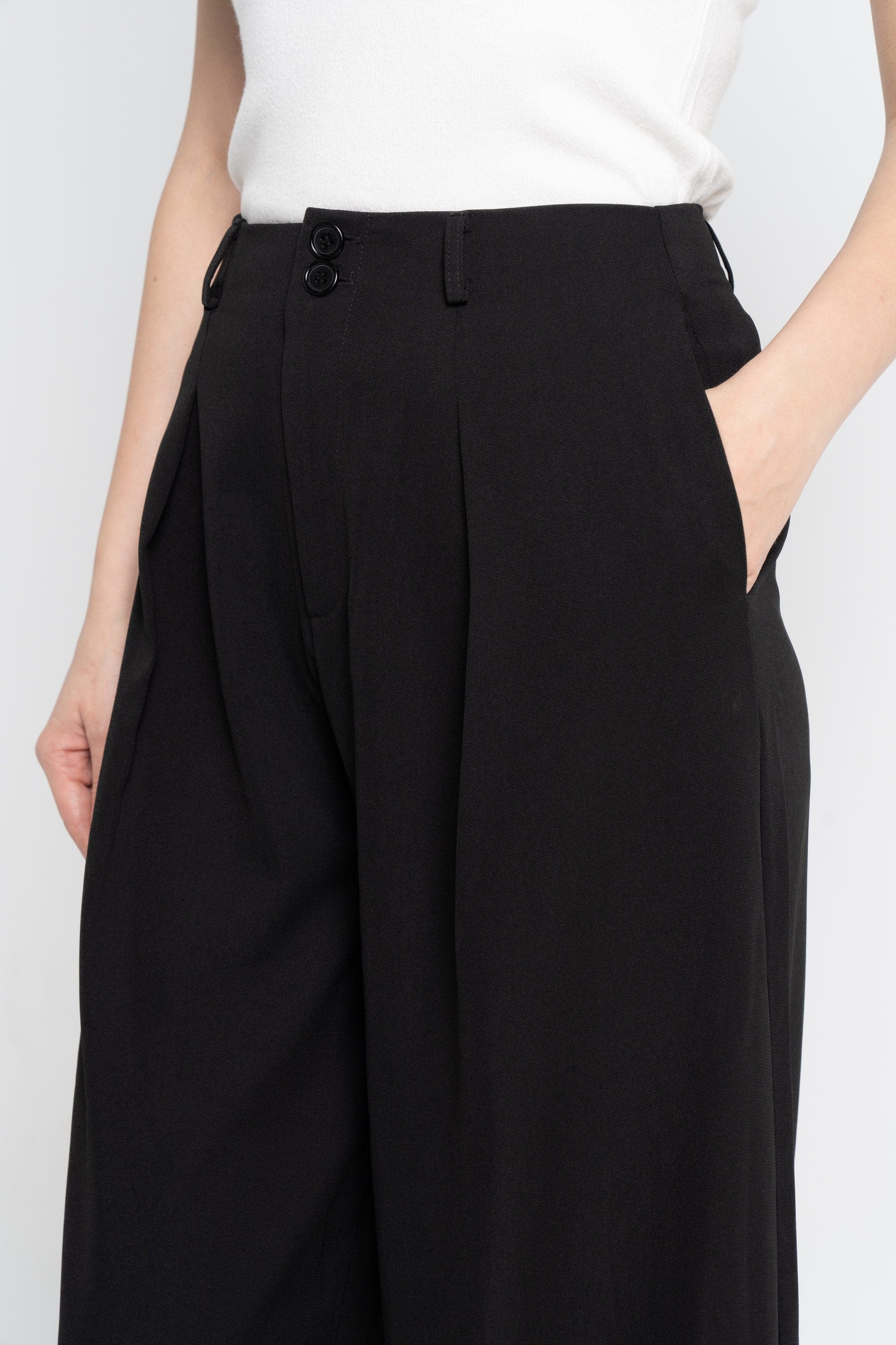 نتشي بنطلون طويل واسع بجيوب نسائي