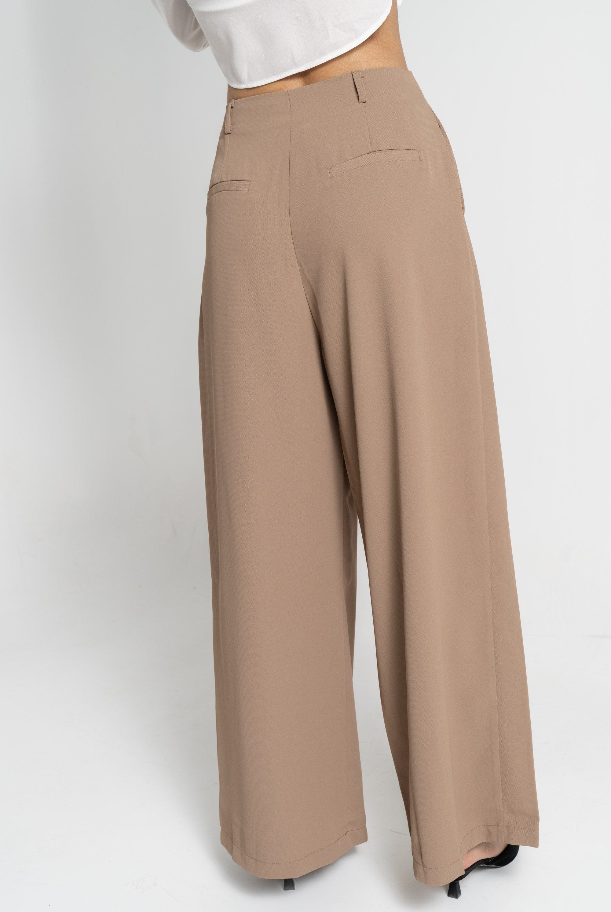 نتشي بنطلون طويل واسع بجيوب نسائي