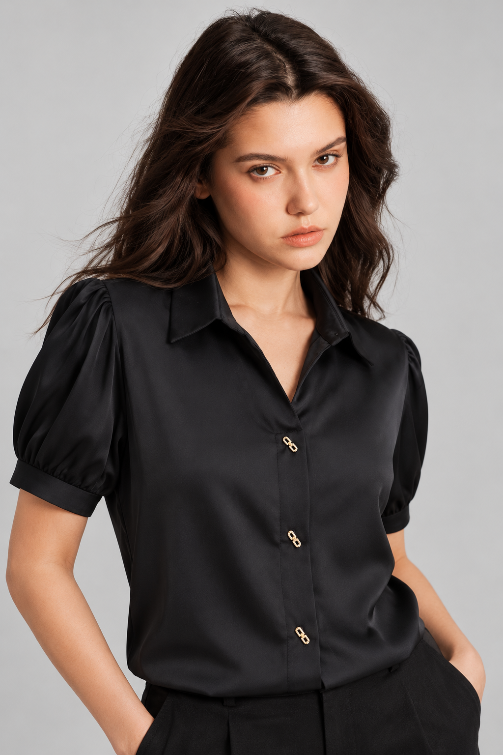 LIV0220AGI black garment detail on Kamila