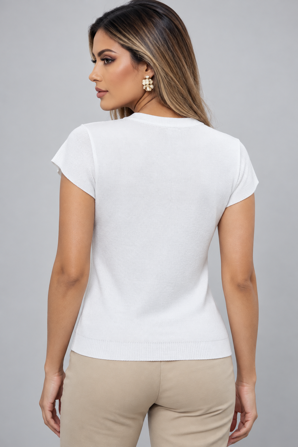 LIV0336AGI white tee back on model Beatriz