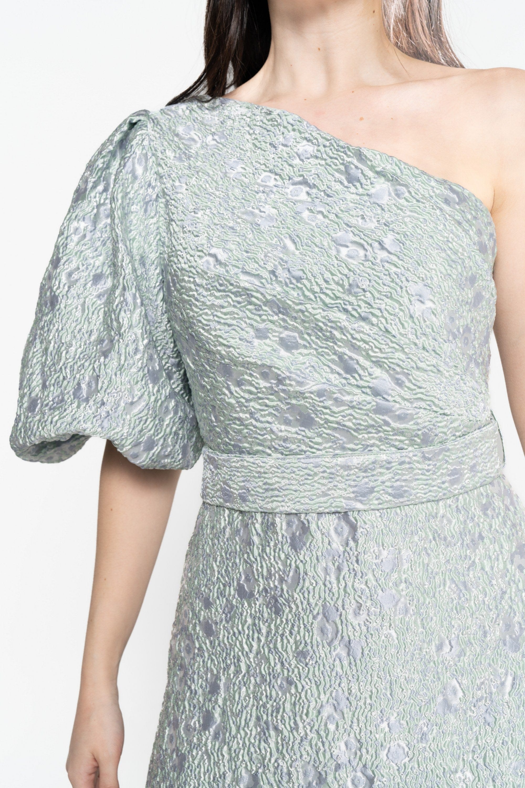 نتشي فستان ماكسي بكم واحد قصير منفوخ أخضر