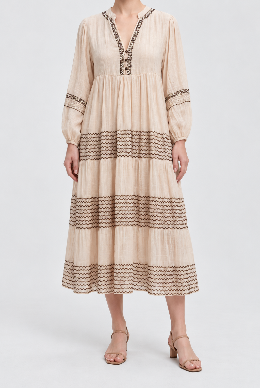 LV0777S262ZI beige garment front - model alice