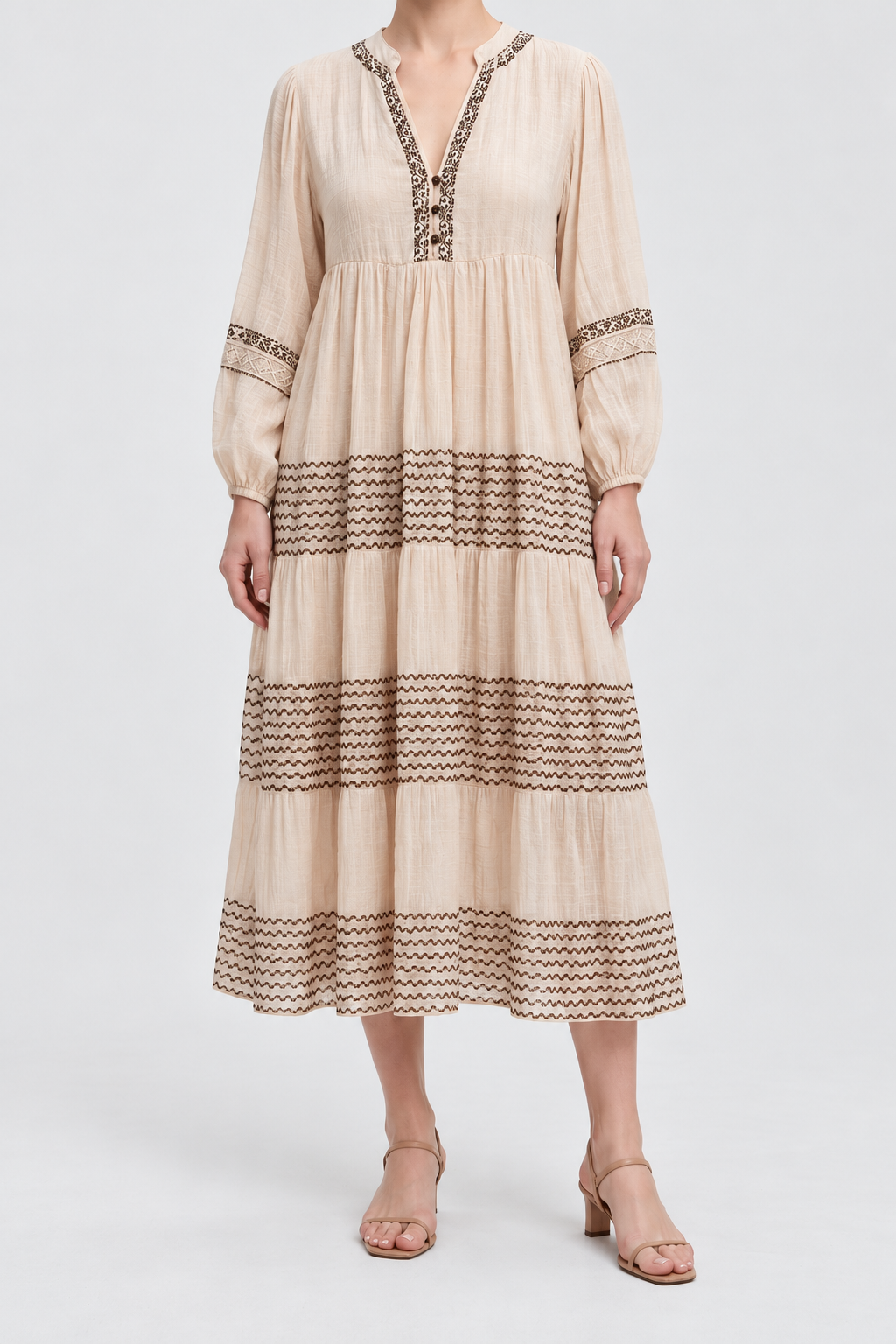 LV0777S262ZI beige garment front - model alice