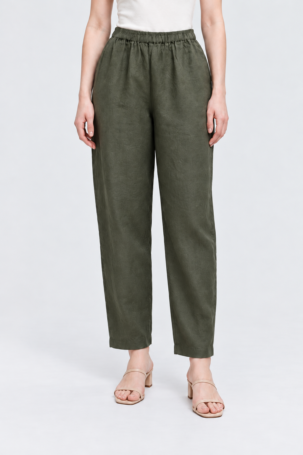 LV0900S262ZI green garment front - model alice
