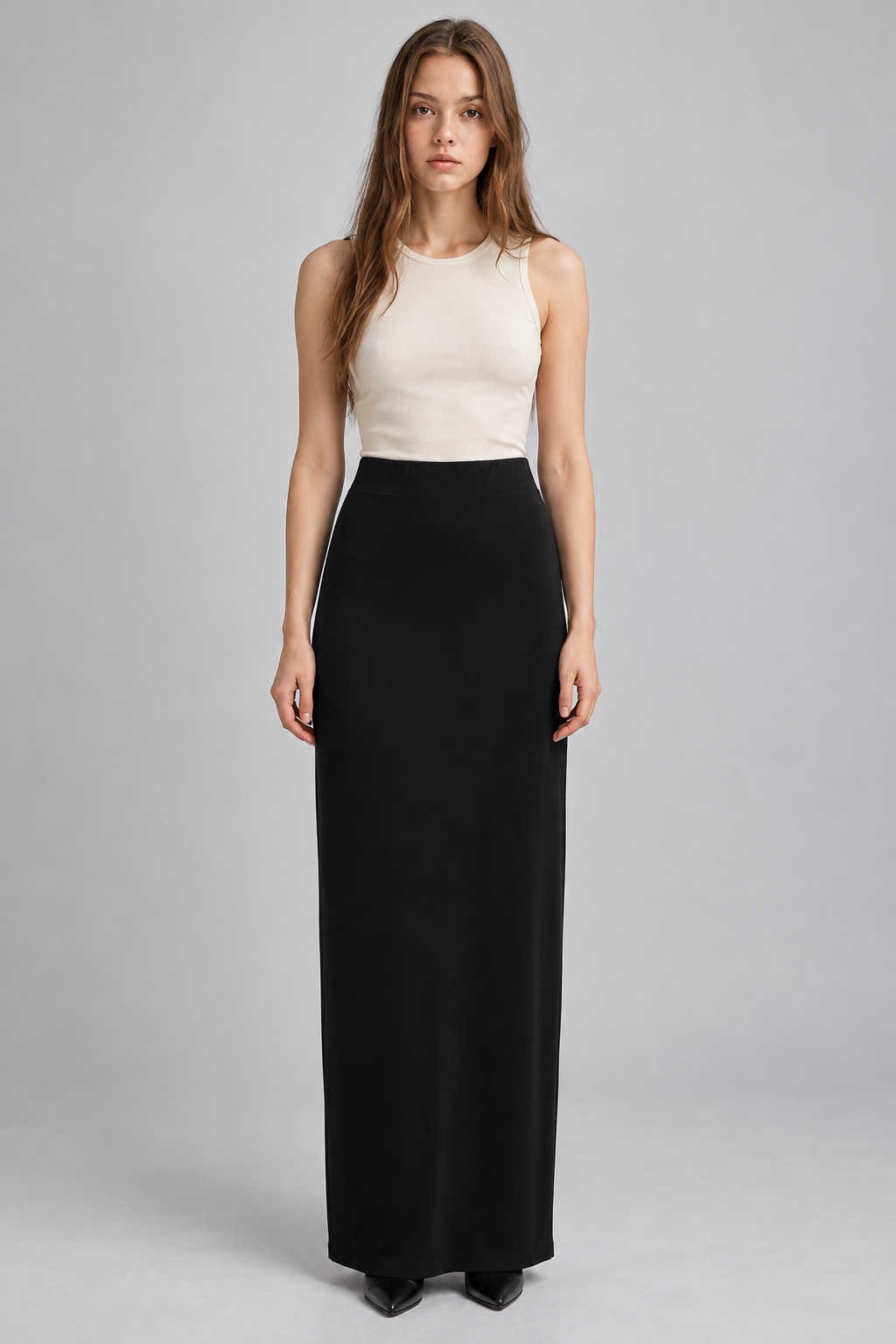 LV0989S262BK black maxi skirt full front on model Karolina