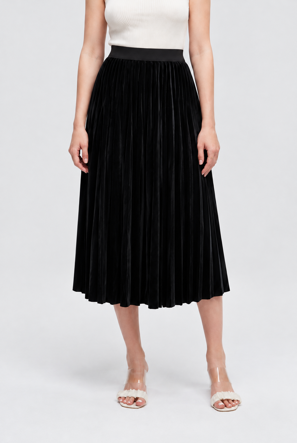 LV1259W264KG black garment front - model Nina