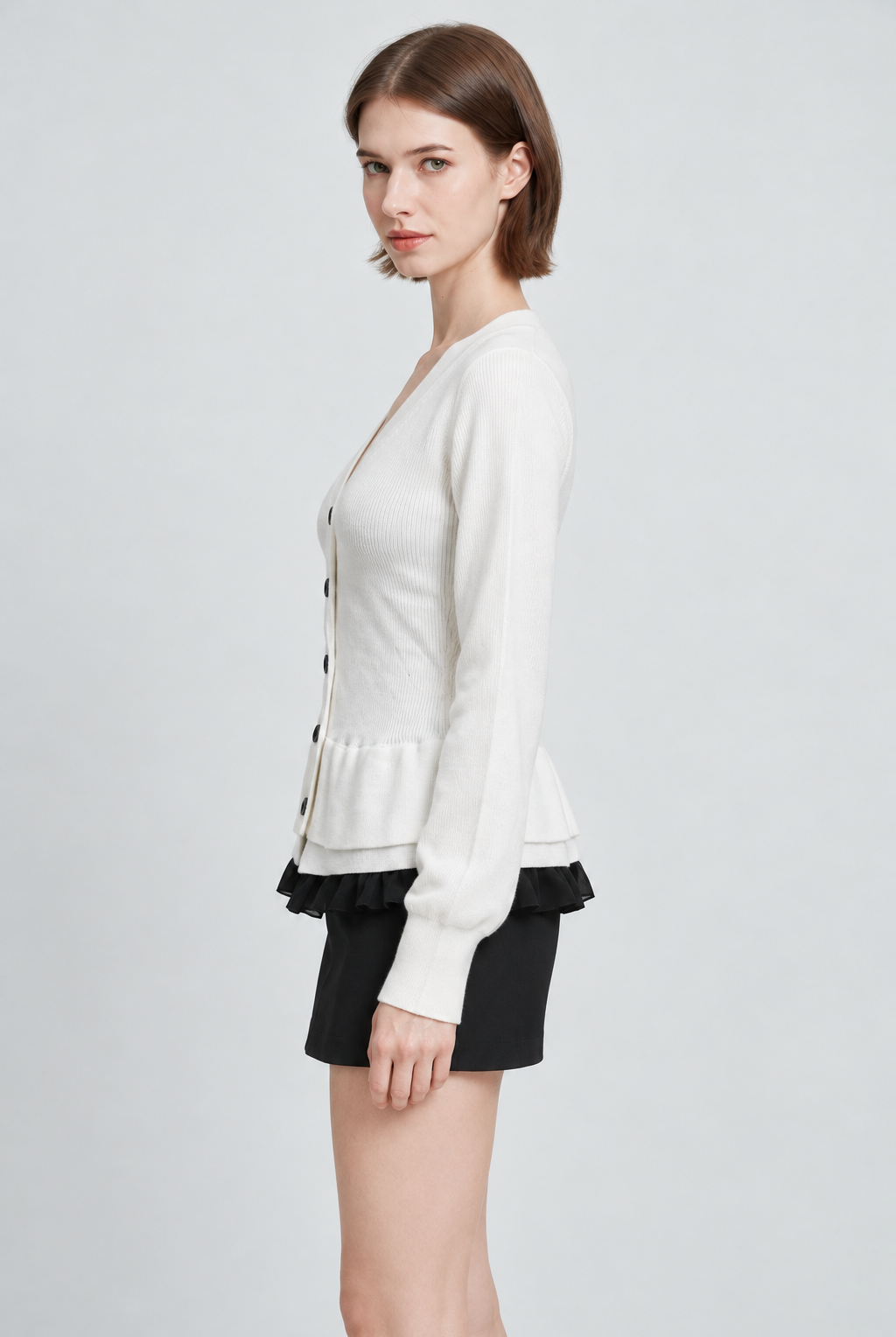 LV1353W264CZ off-white top on Maria, side