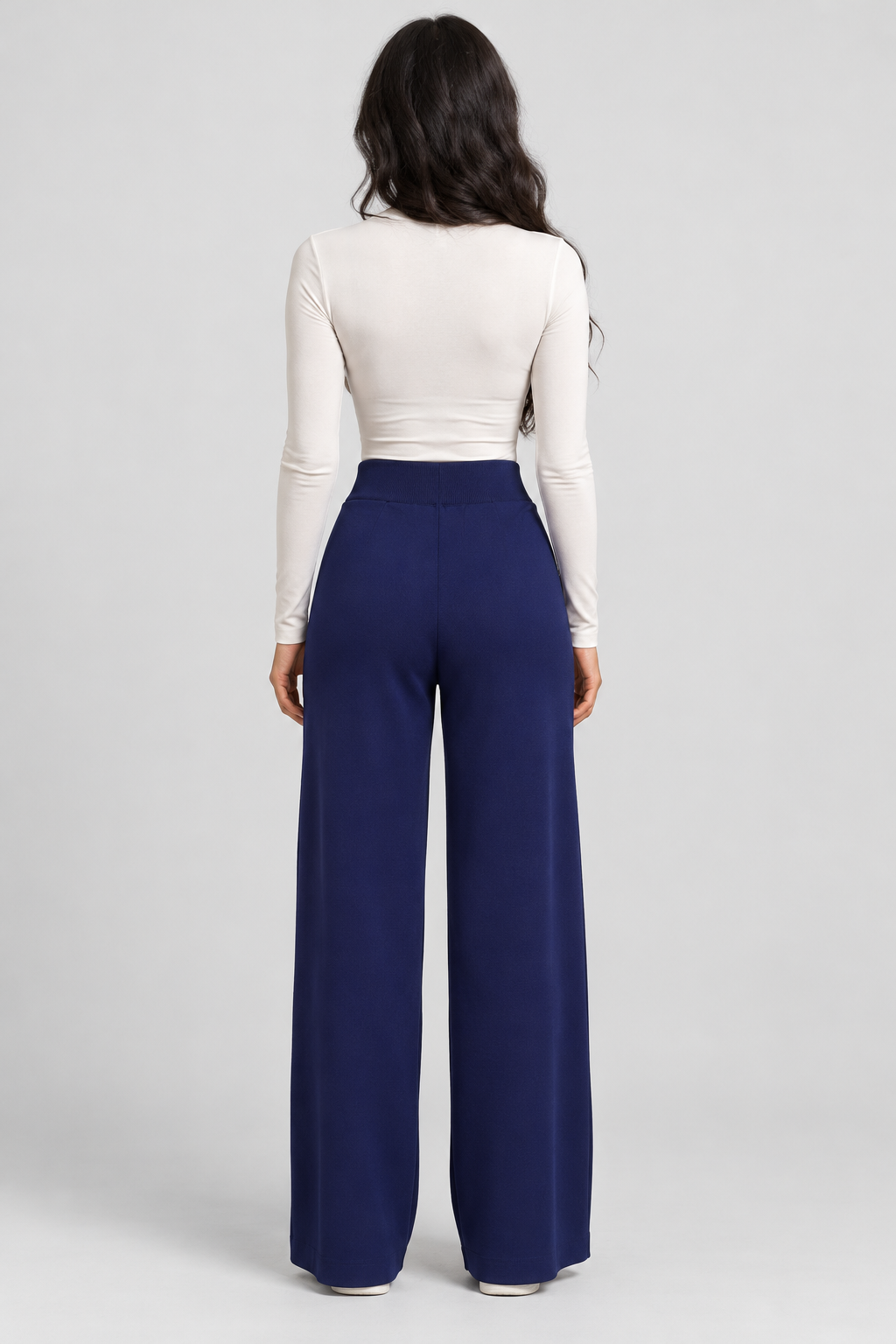 Helya, blue pants, back