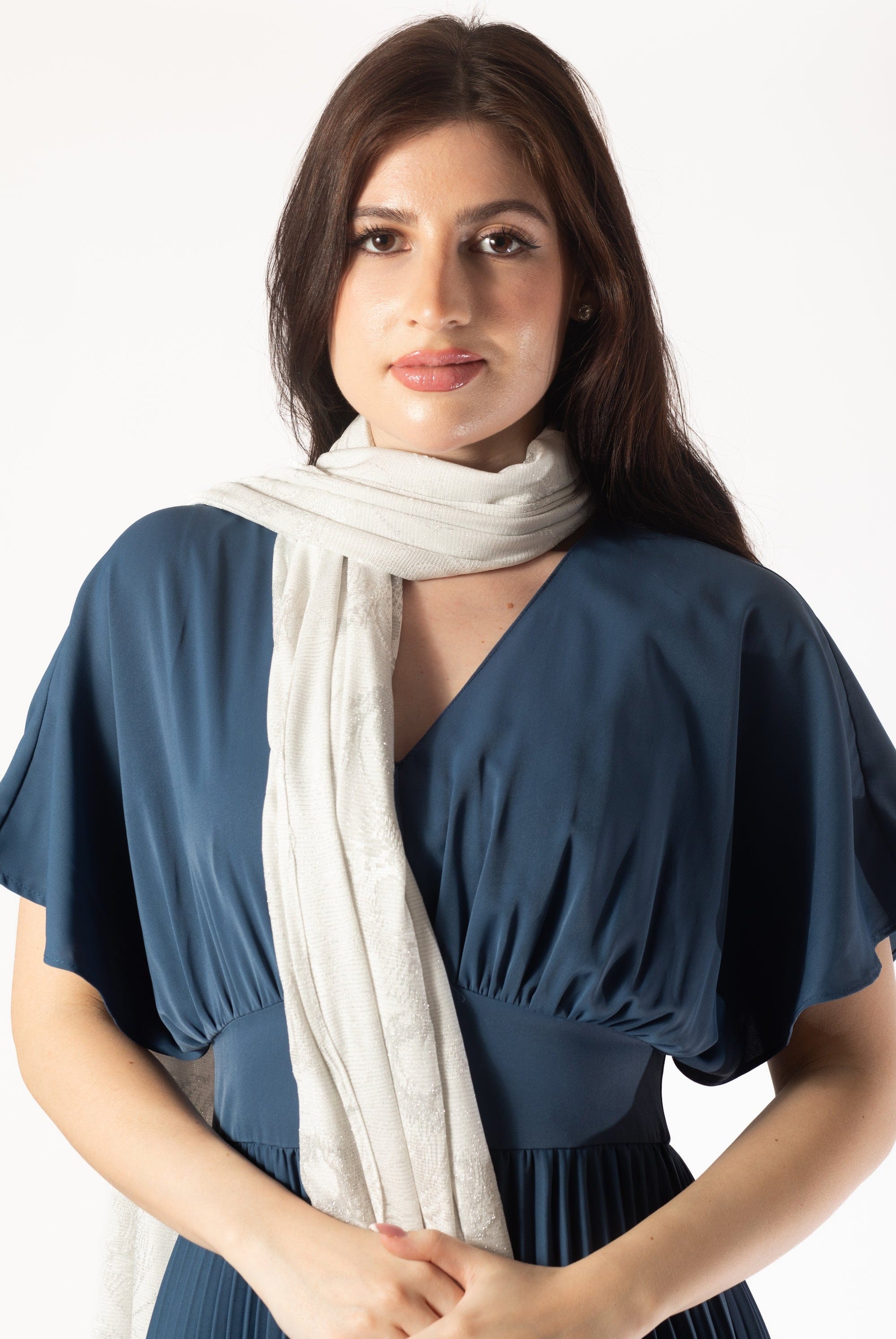 وشاح نسائي مطرز