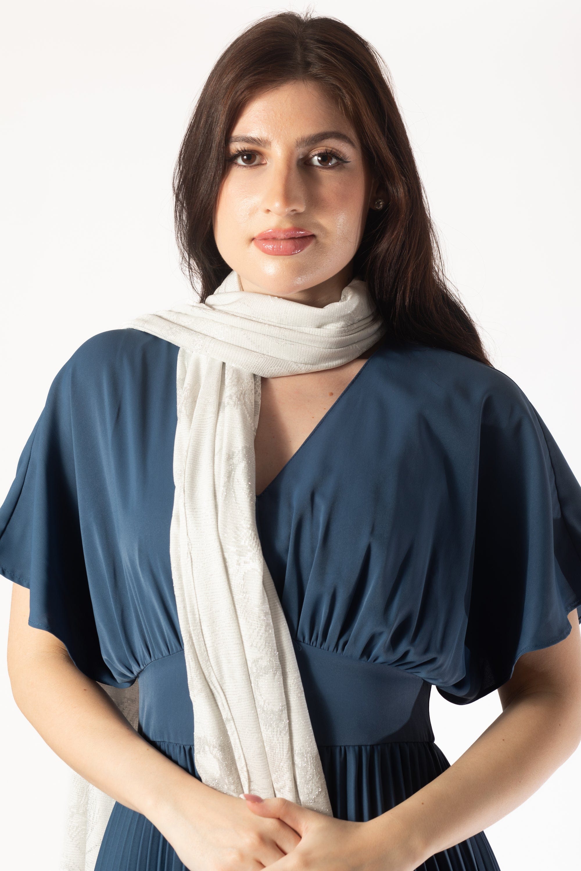 وشاح نسائي مطرز