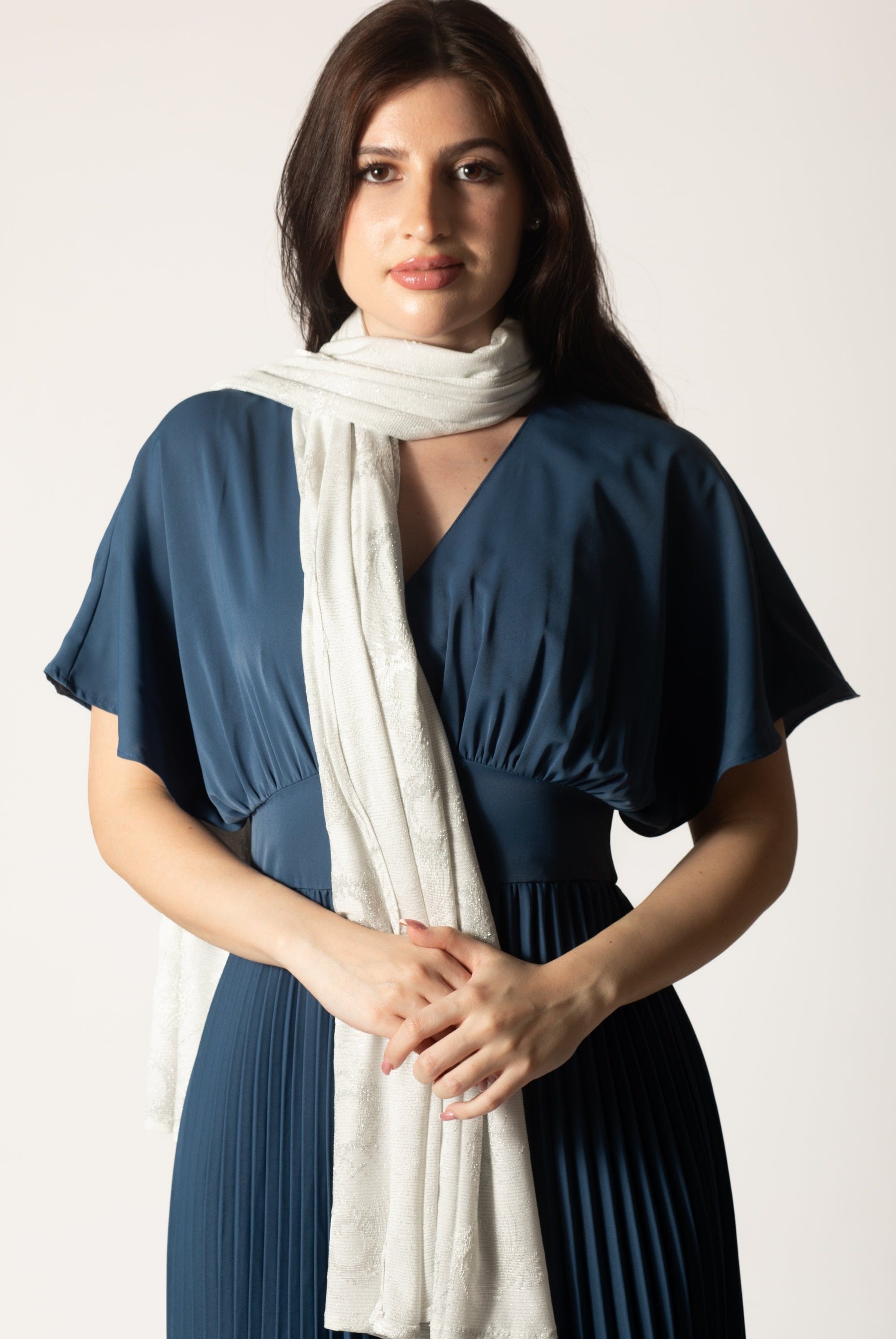 وشاح نسائي مطرز