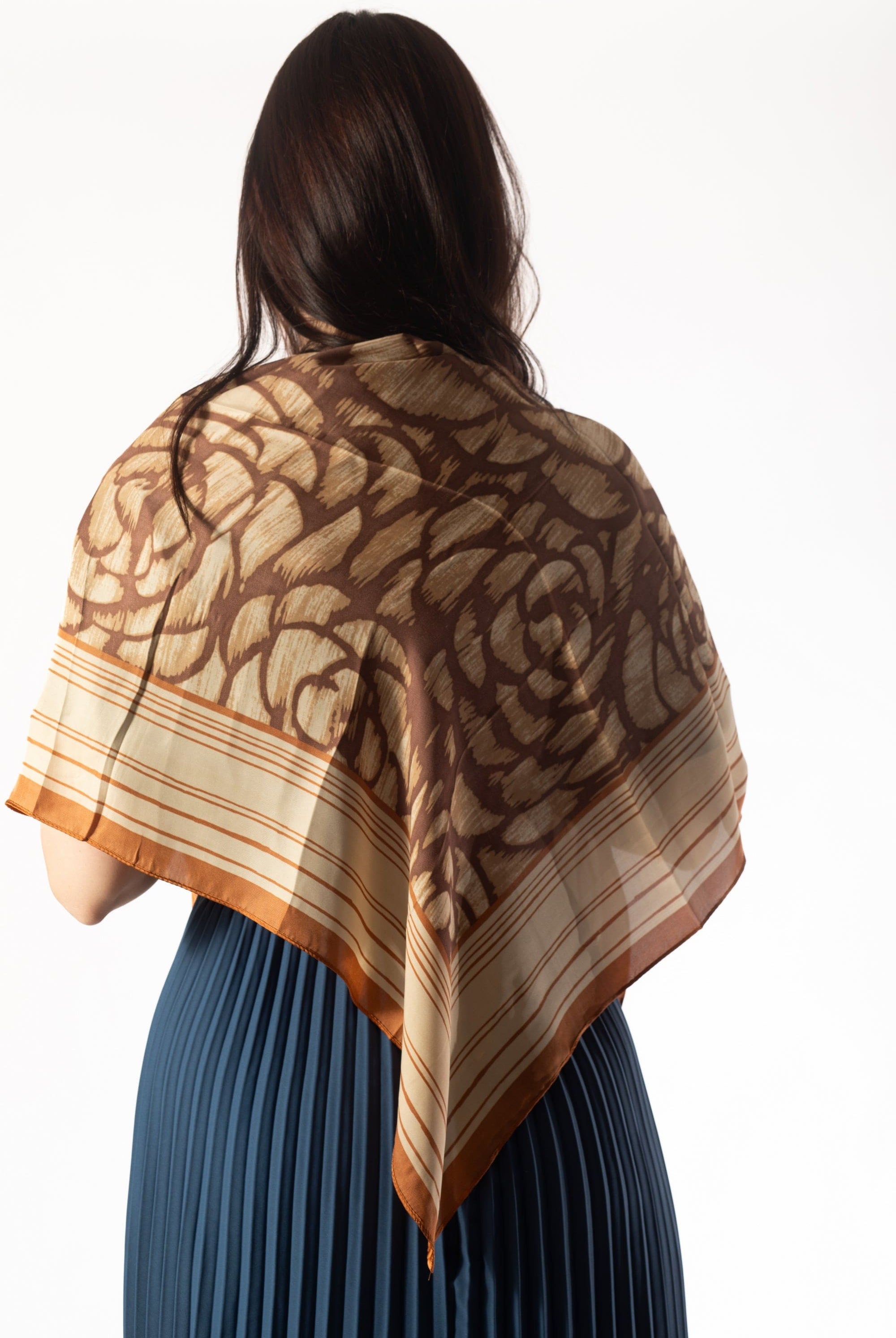 وشاح نسائي ناعم مخطط