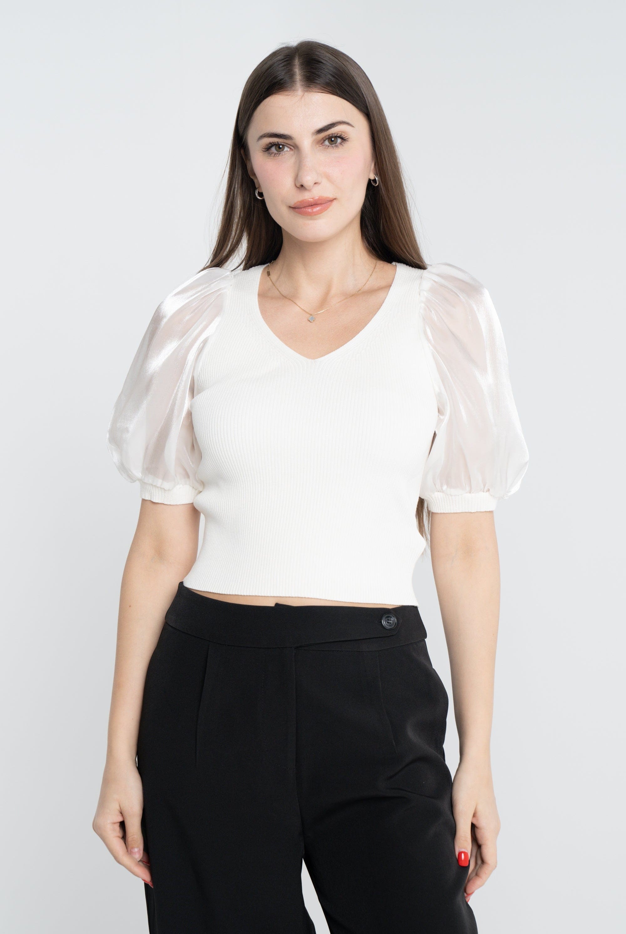 ميكا بلوزة سادة بفتحة صدر نص كم بف نسائي