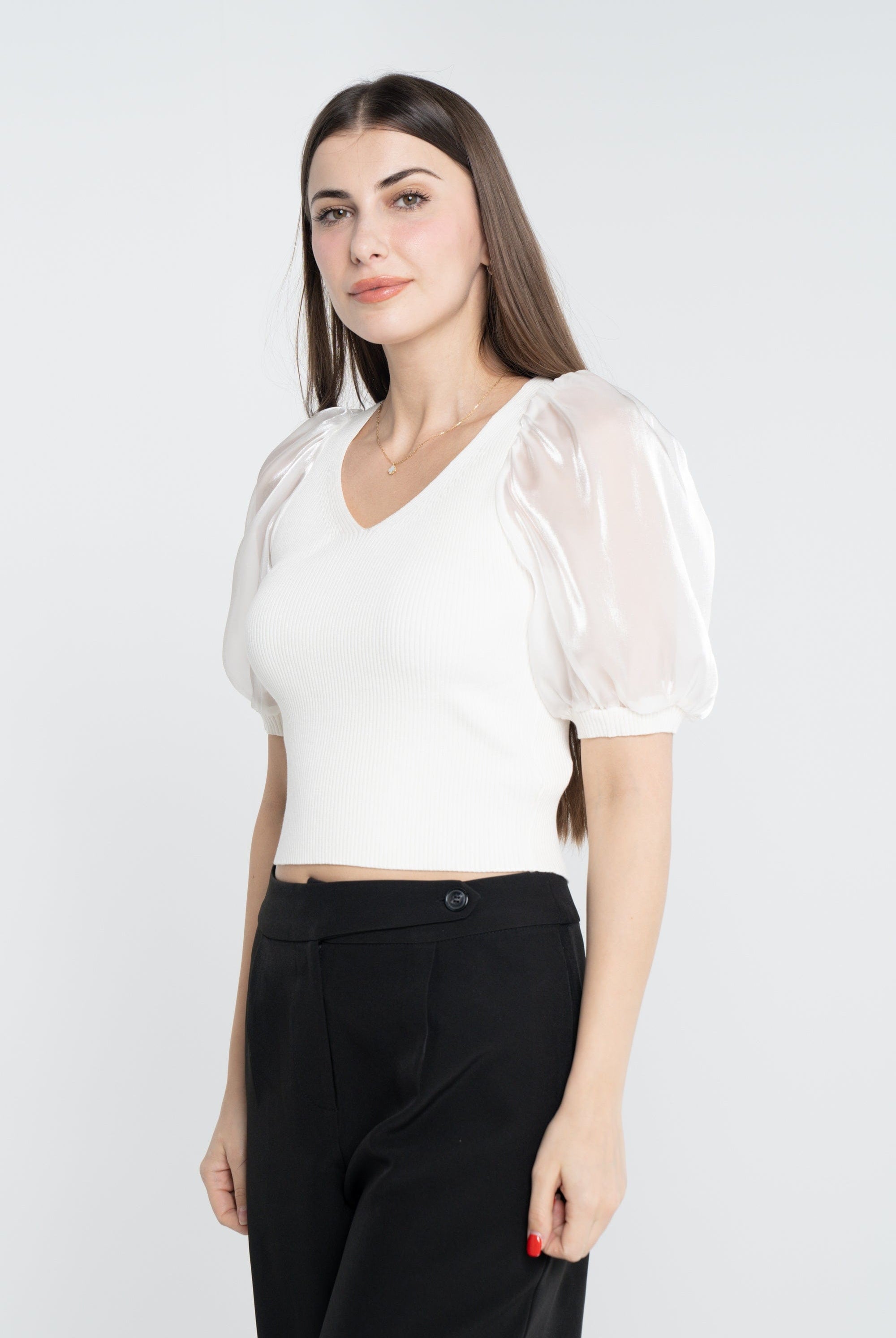 ميكا بلوزة سادة بفتحة صدر نص كم بف نسائي