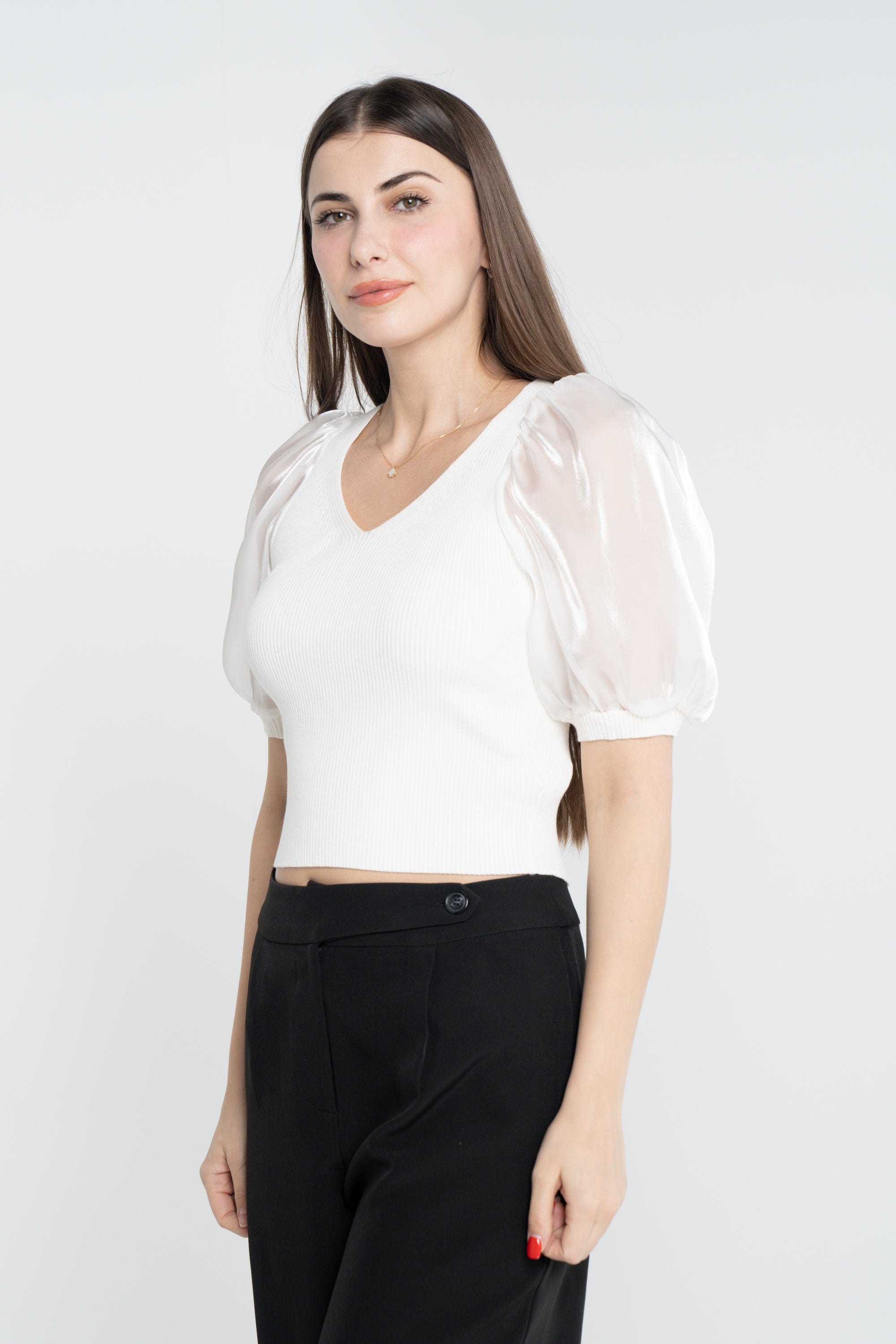 ميكا بلوزة سادة بفتحة صدر نص كم بف نسائي