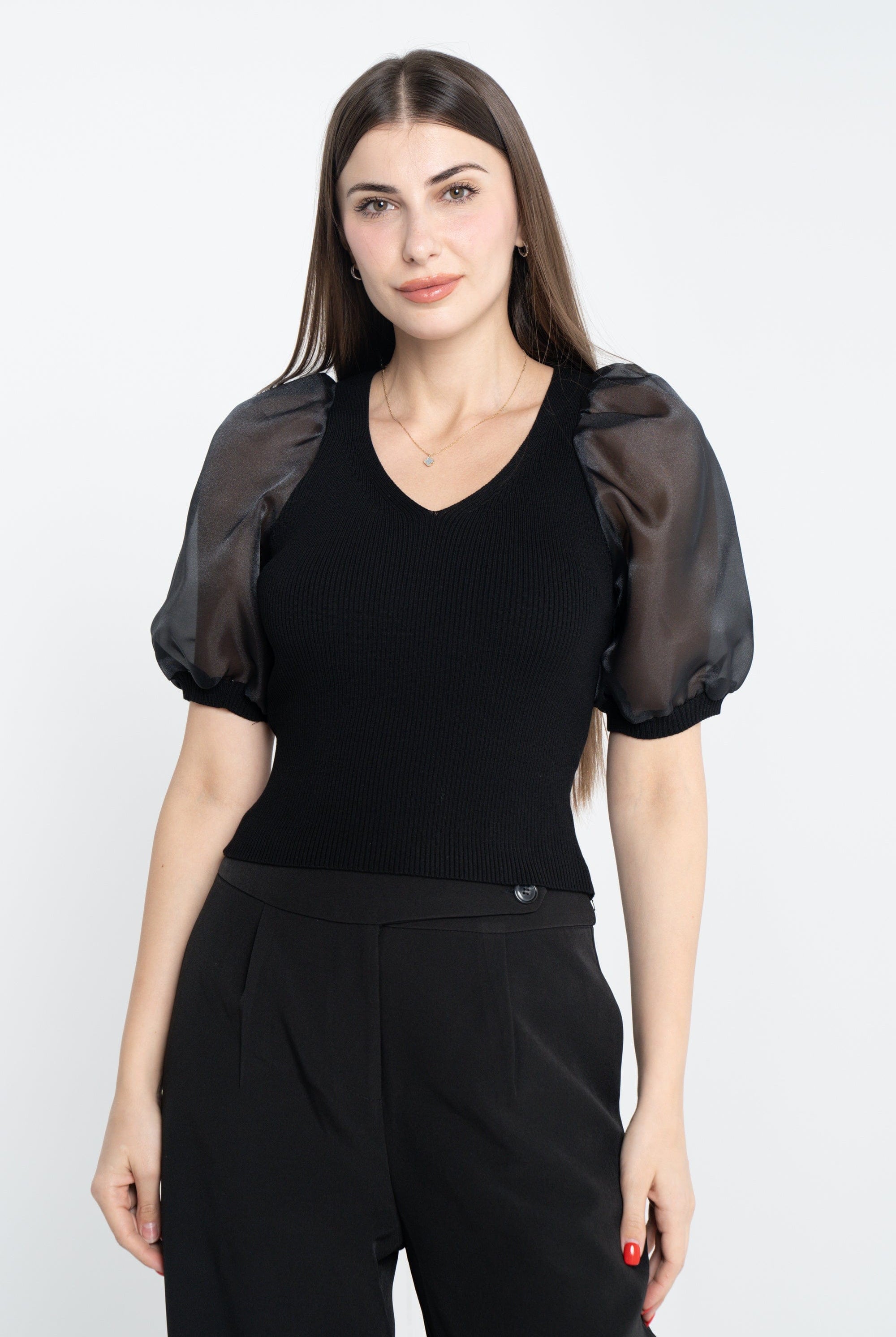 ميكا بلوزة سادة بفتحة صدر نص كم بف نسائي