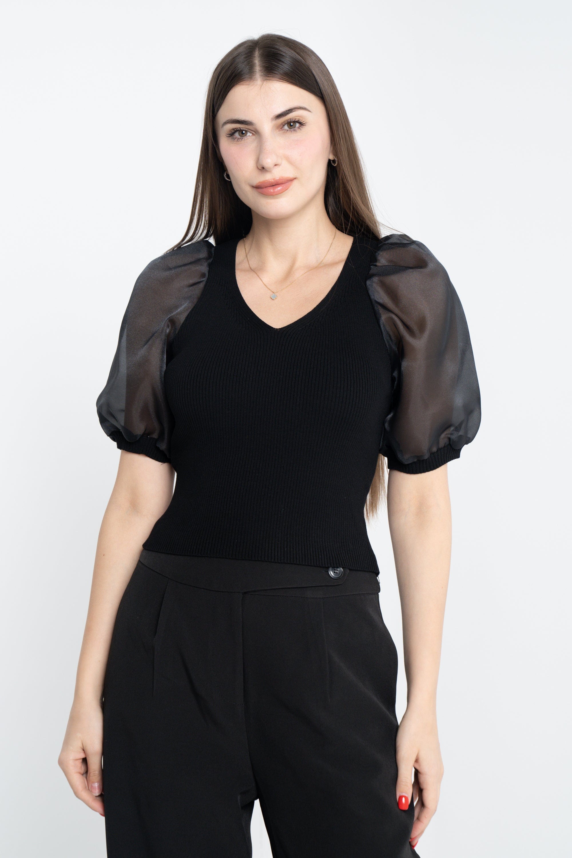 ميكا بلوزة سادة بفتحة صدر نص كم بف نسائي