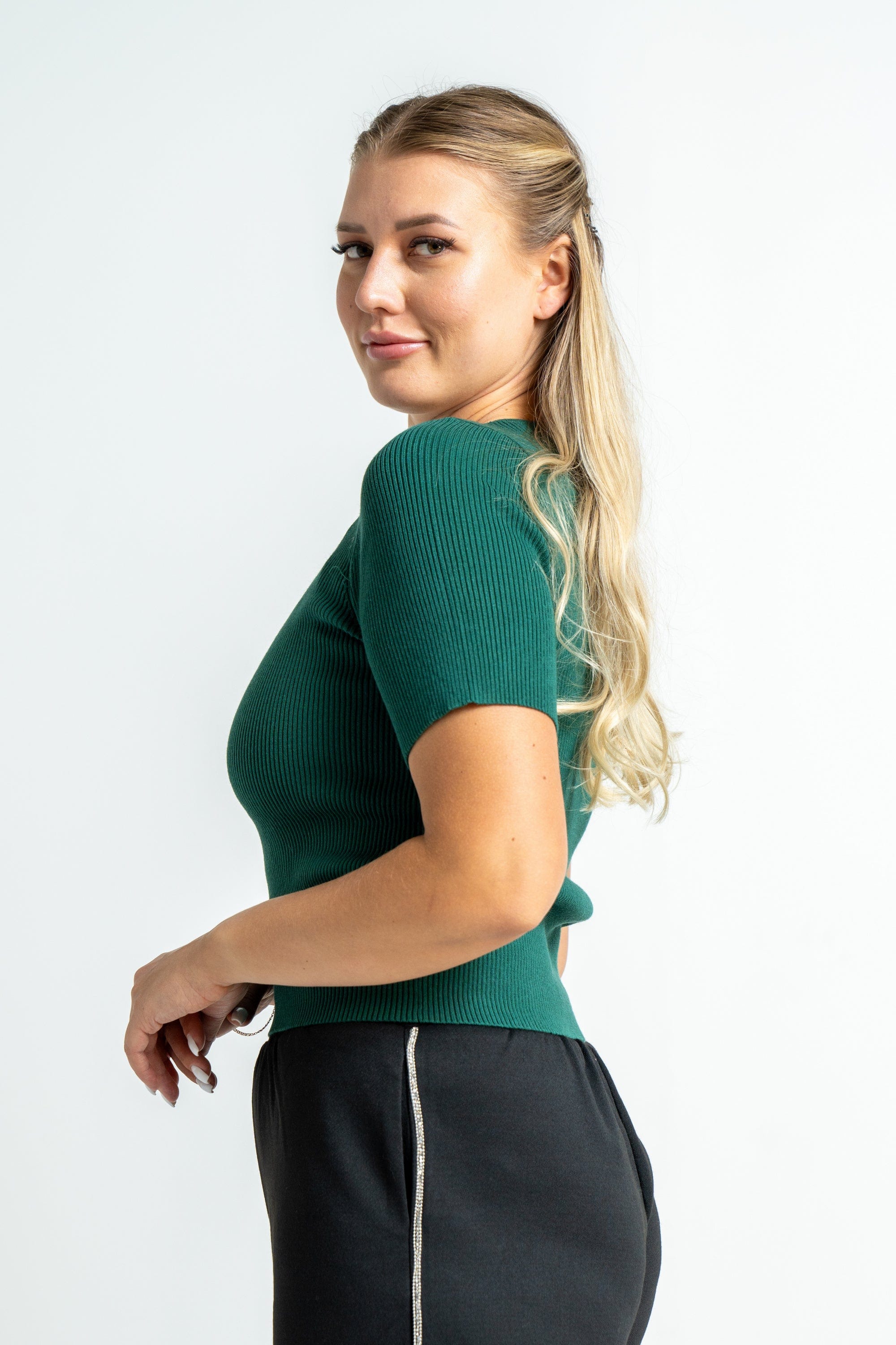 ميكا بلوزة بأكمام قصيرة منسوجة بفتحة صدر V