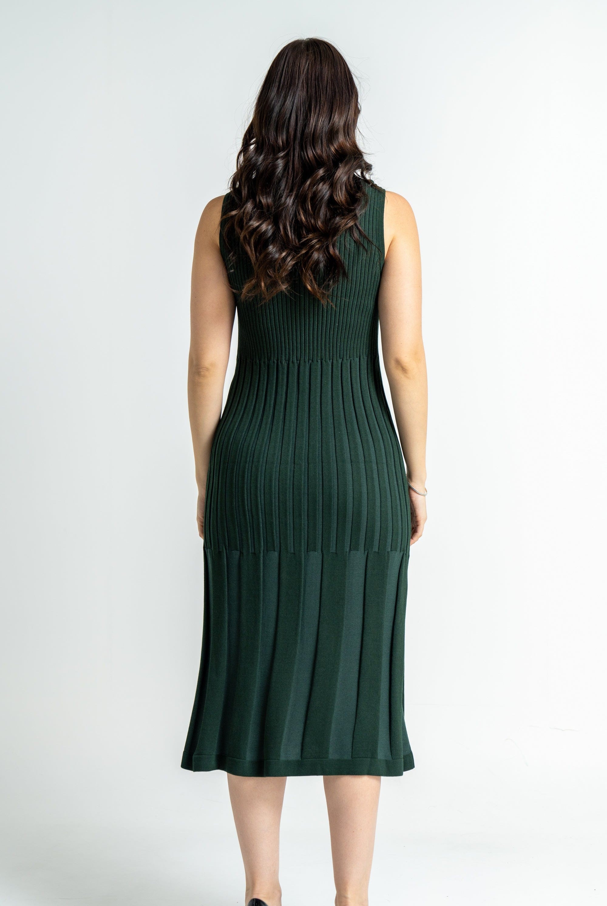 ميكا فستان ميدي بدون أكمام منسوج بكسرات