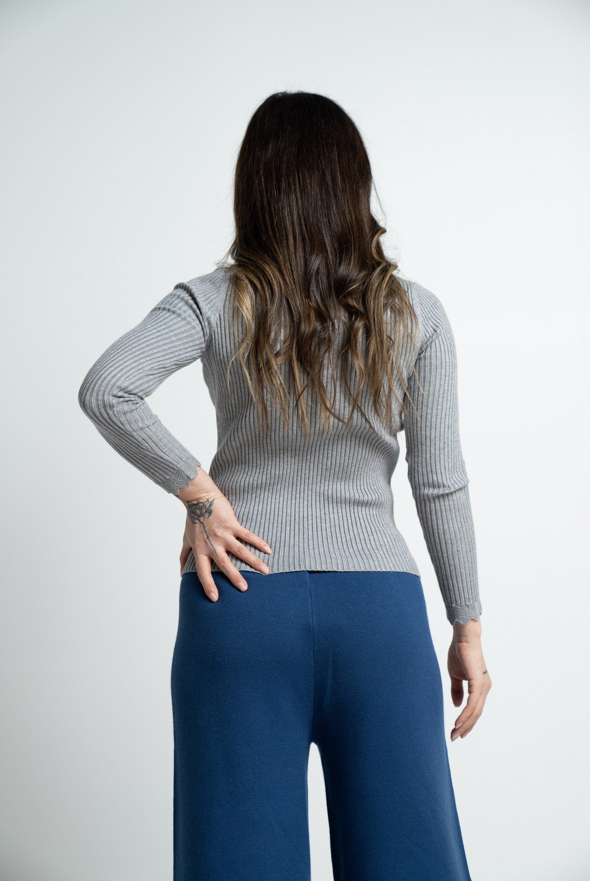 ميكا بلوفر برقبة سادة مخطط كم طويل نسائي