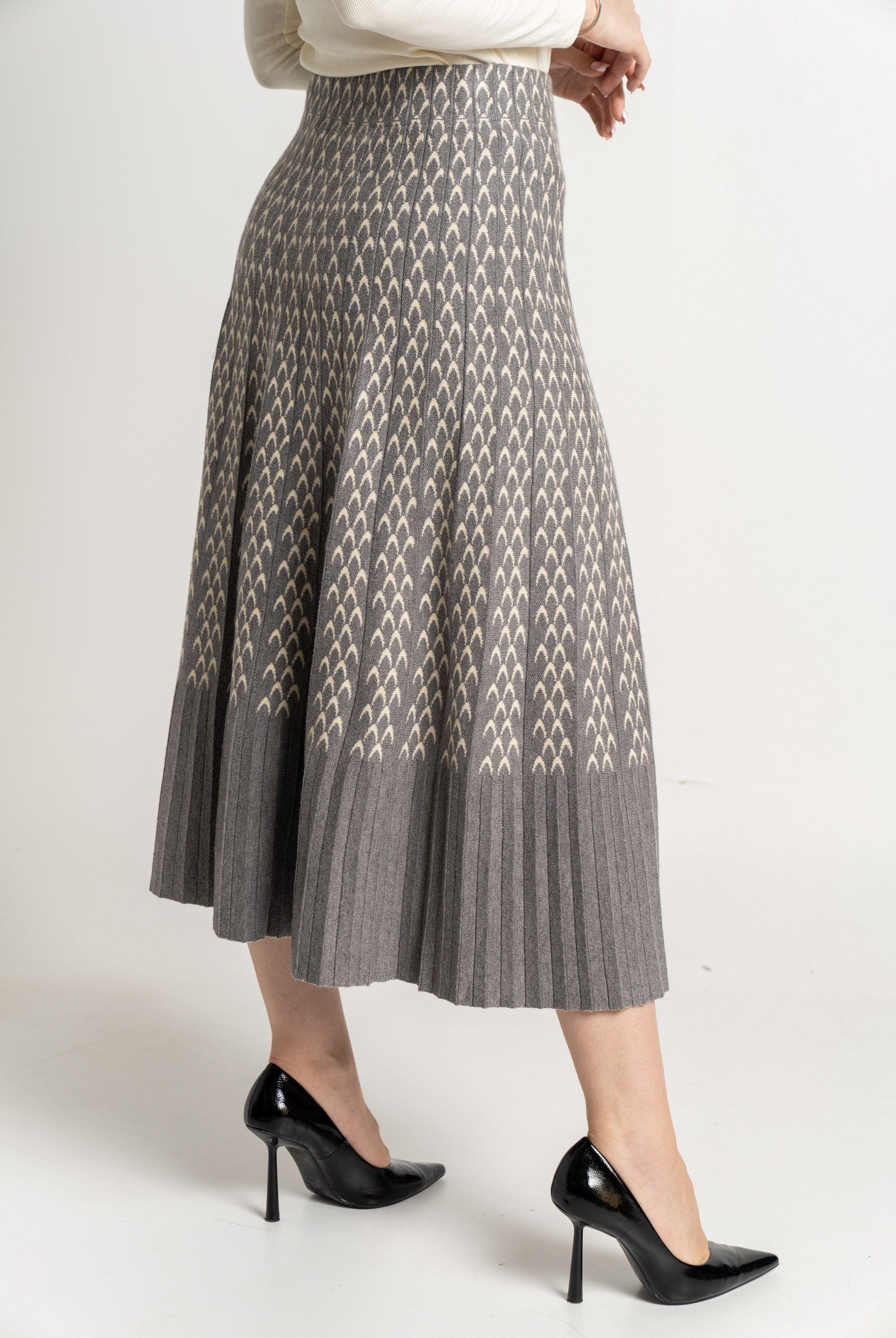 ميكا تنورة ميدى منقوش ابيض في اسود