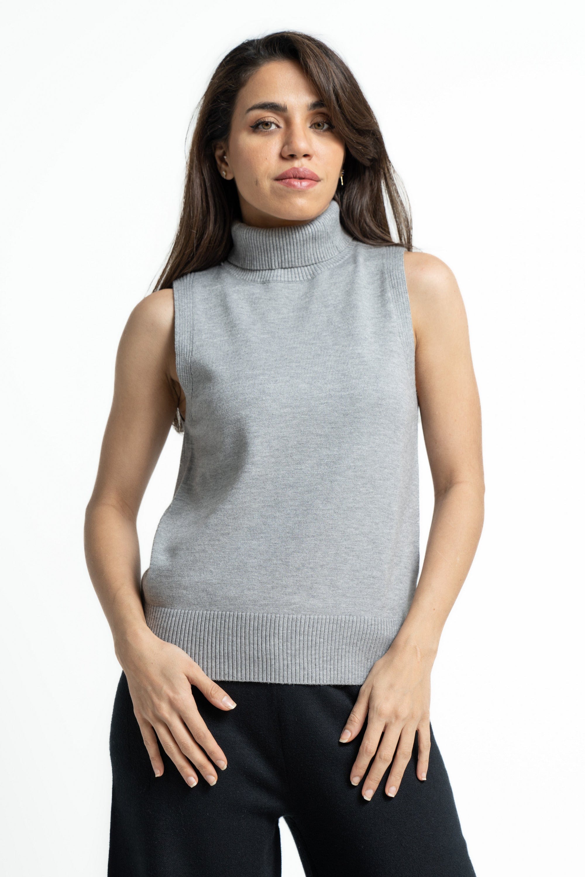 ميكا بلوزة سادة كت بياقة عالية