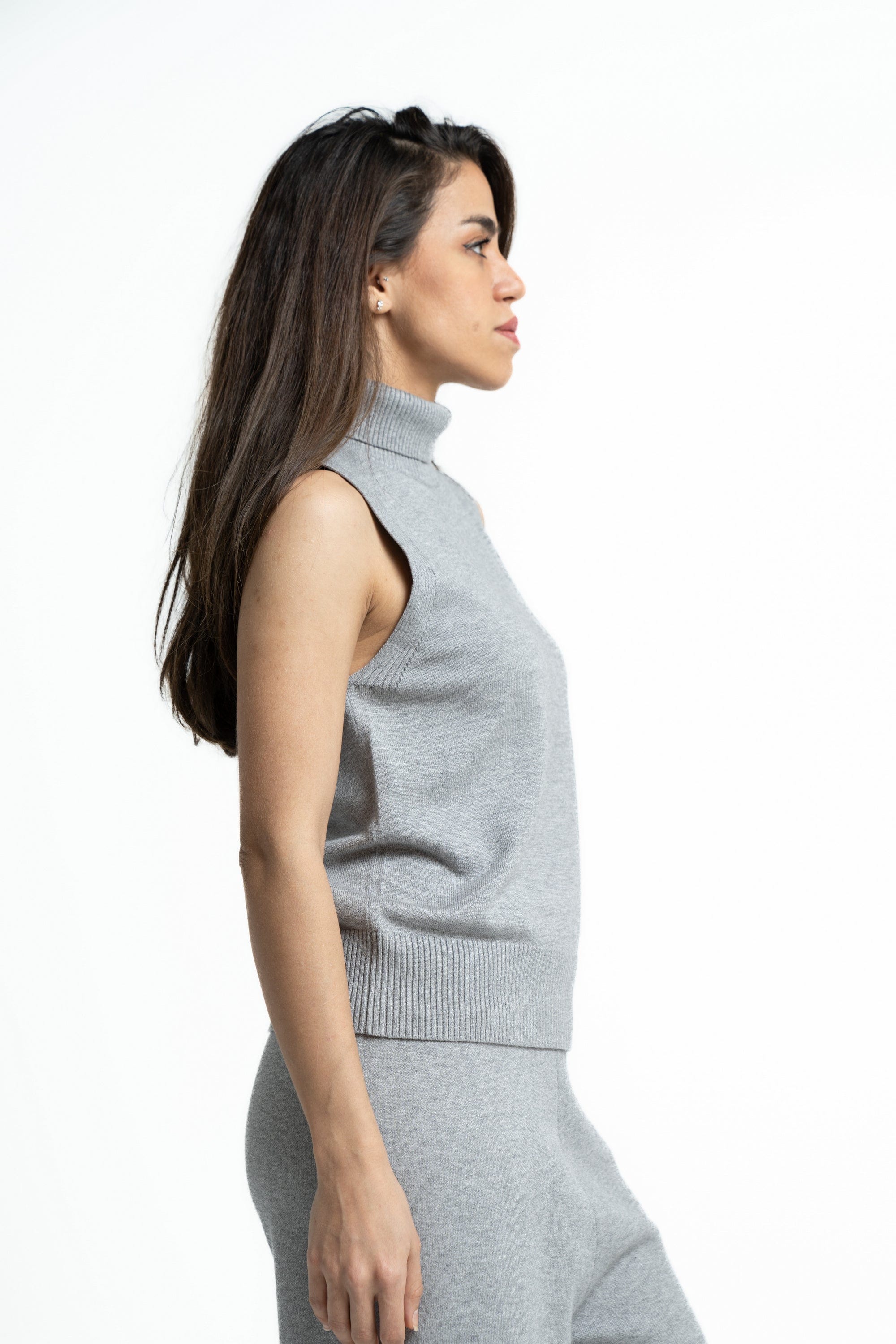 ميكا بلوزة سادة كت بياقة عالية