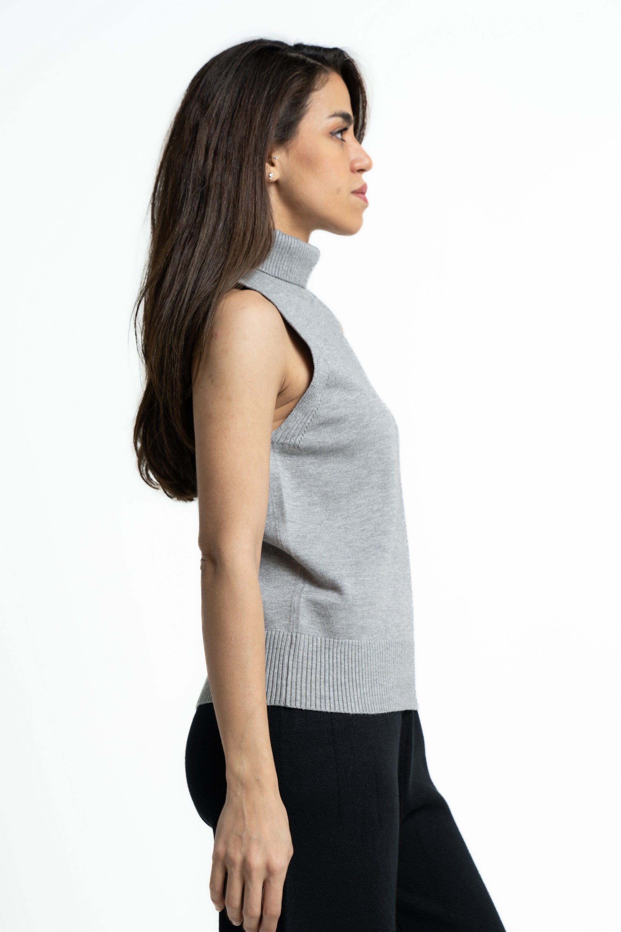 ميكا بلوزة سادة كت بياقة عالية