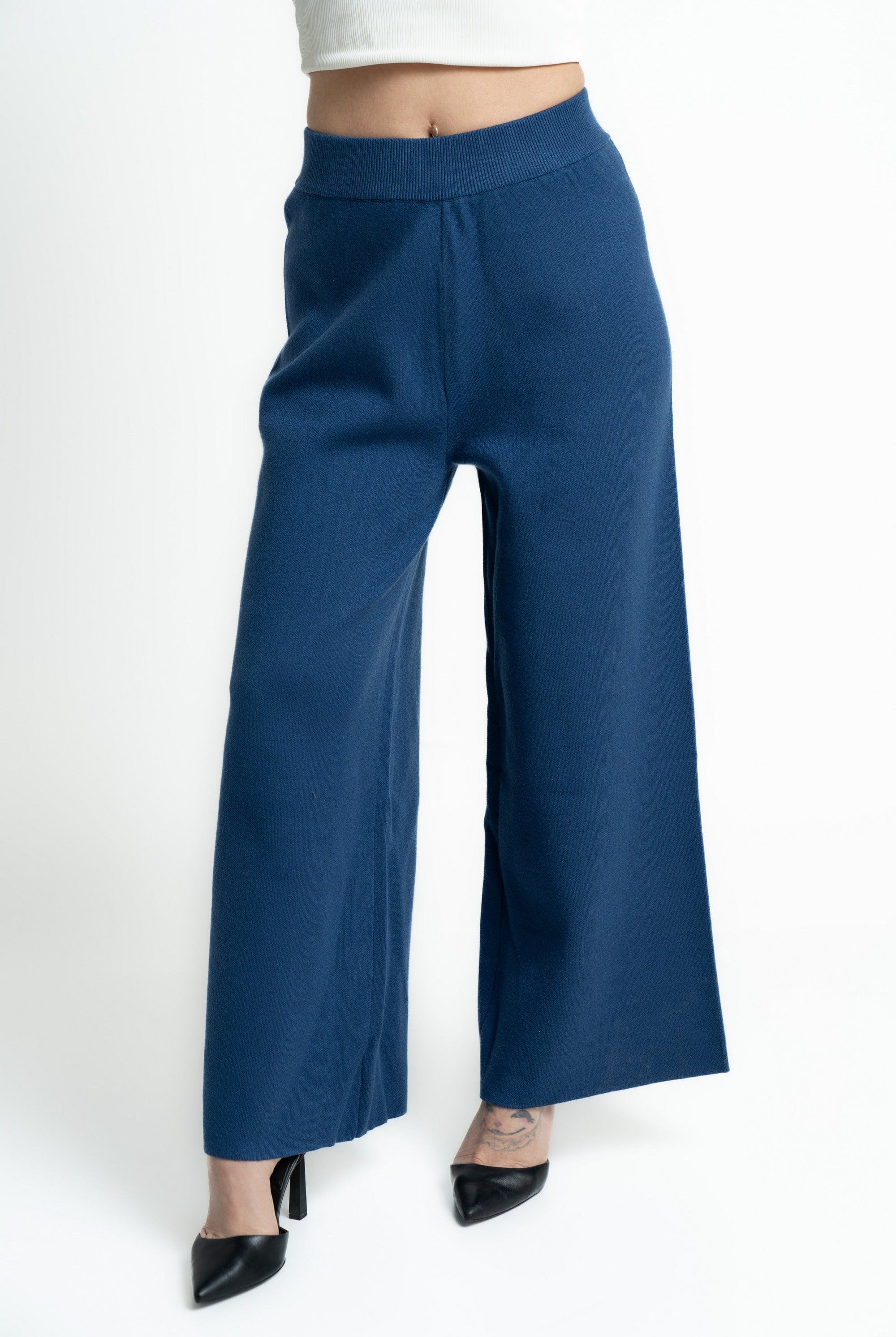 ميكا بنطلون بوى فريند واسع نسائي