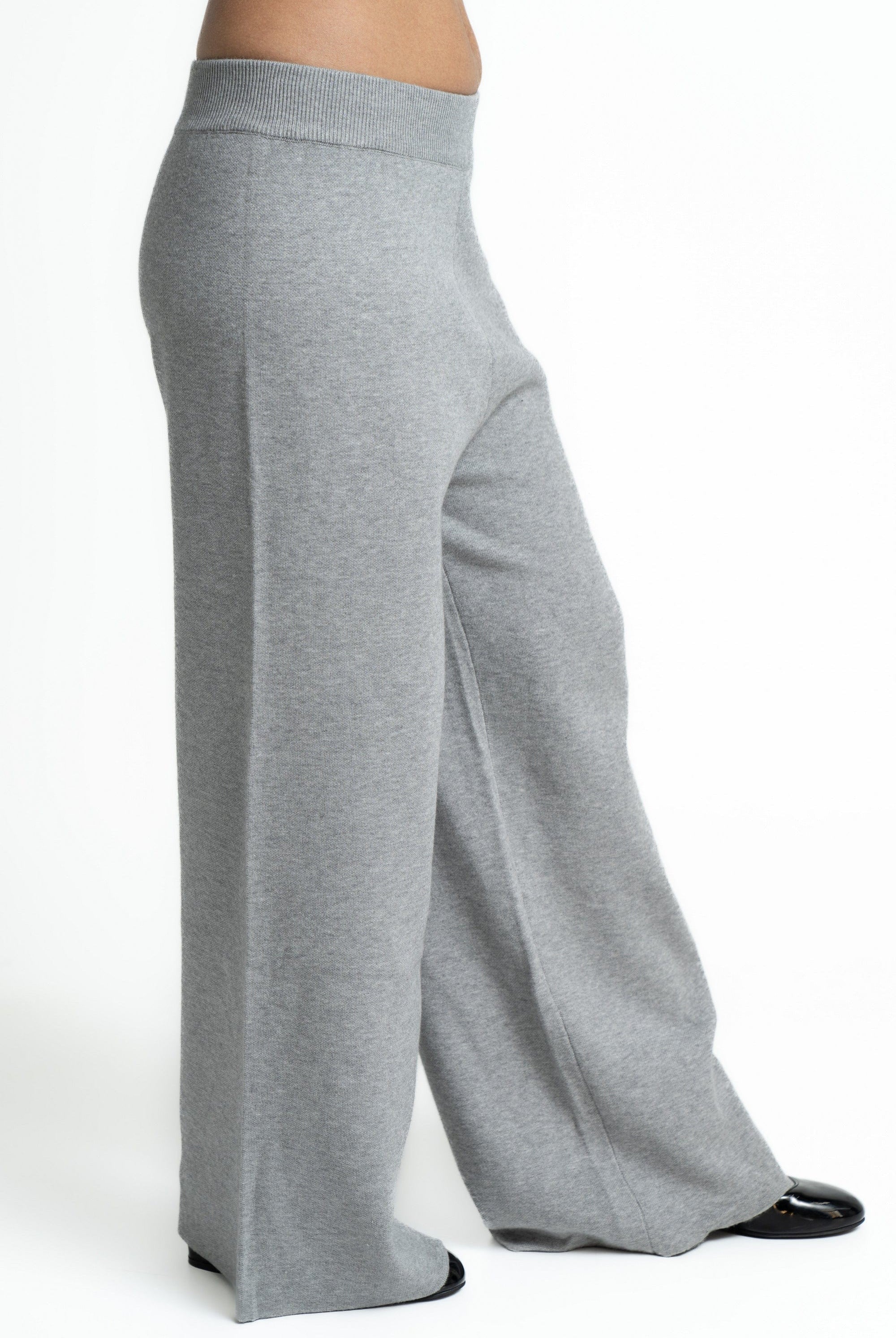 ميكا بنطلون بوى فريند واسع نسائي