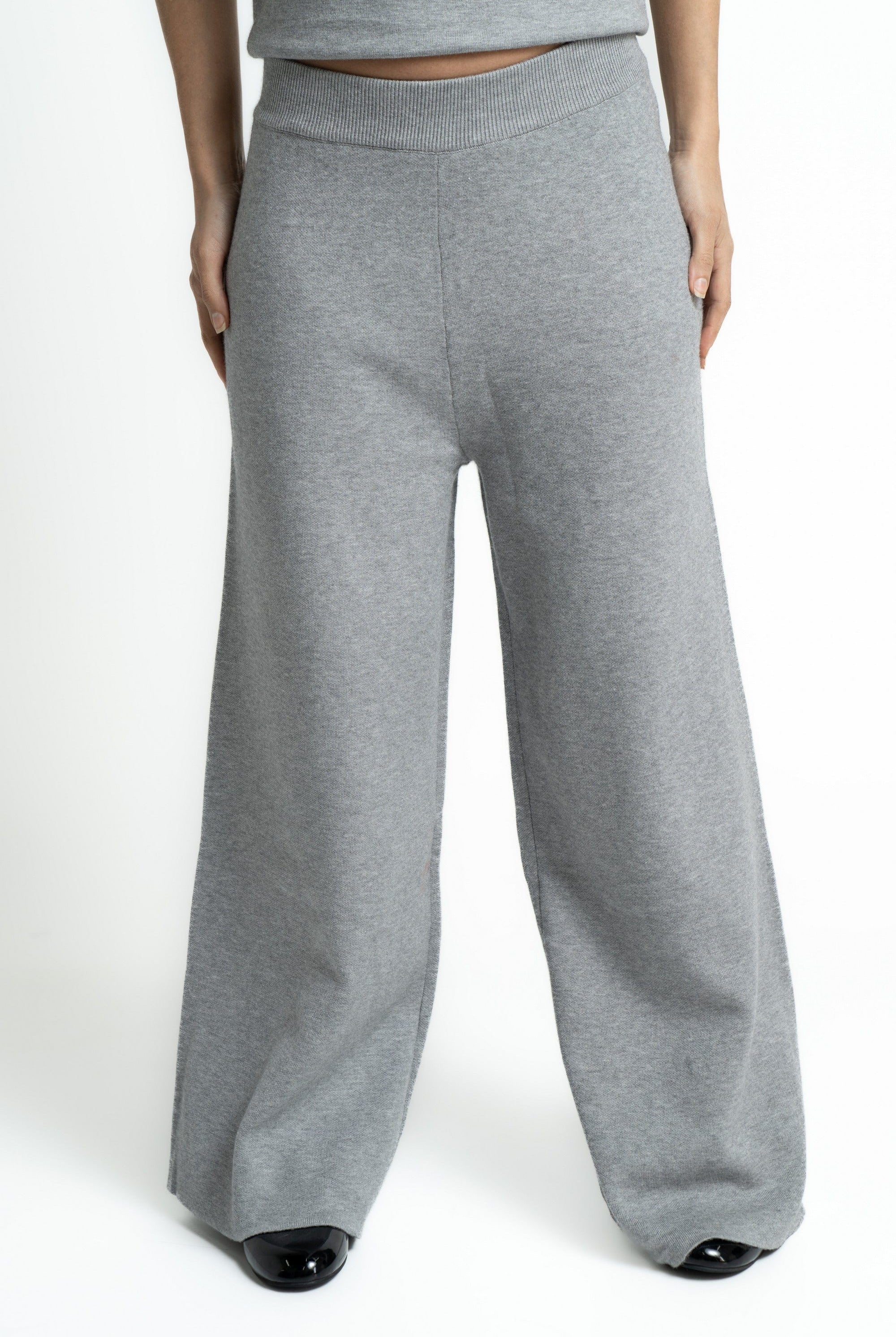 ميكا بنطلون بوى فريند واسع نسائي